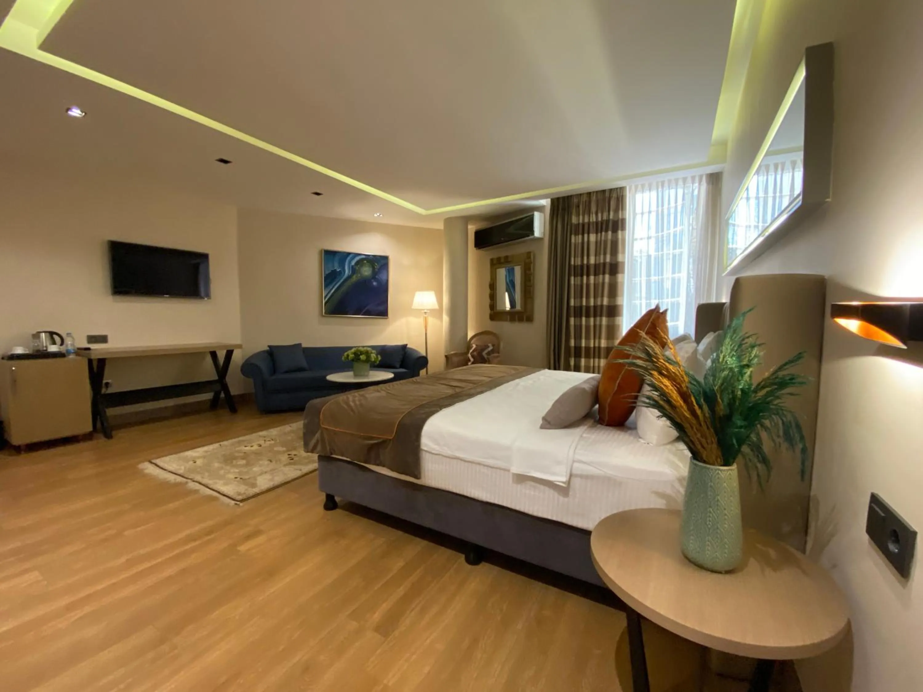 Photo of the whole room, Bed in Nobel Hotel