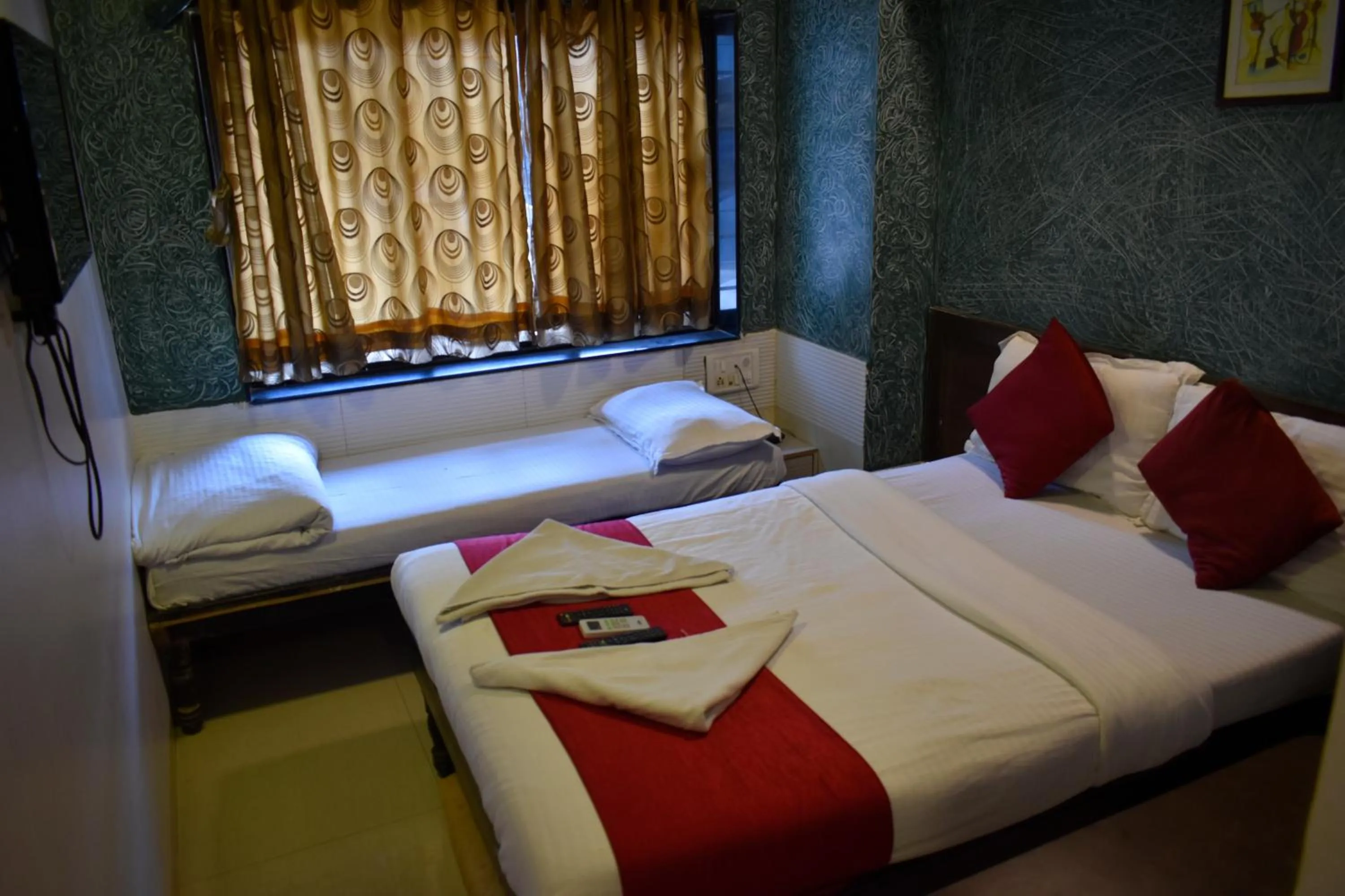 Bedroom, Bed in Hotel Arma Court - Near US Embassy, BKC