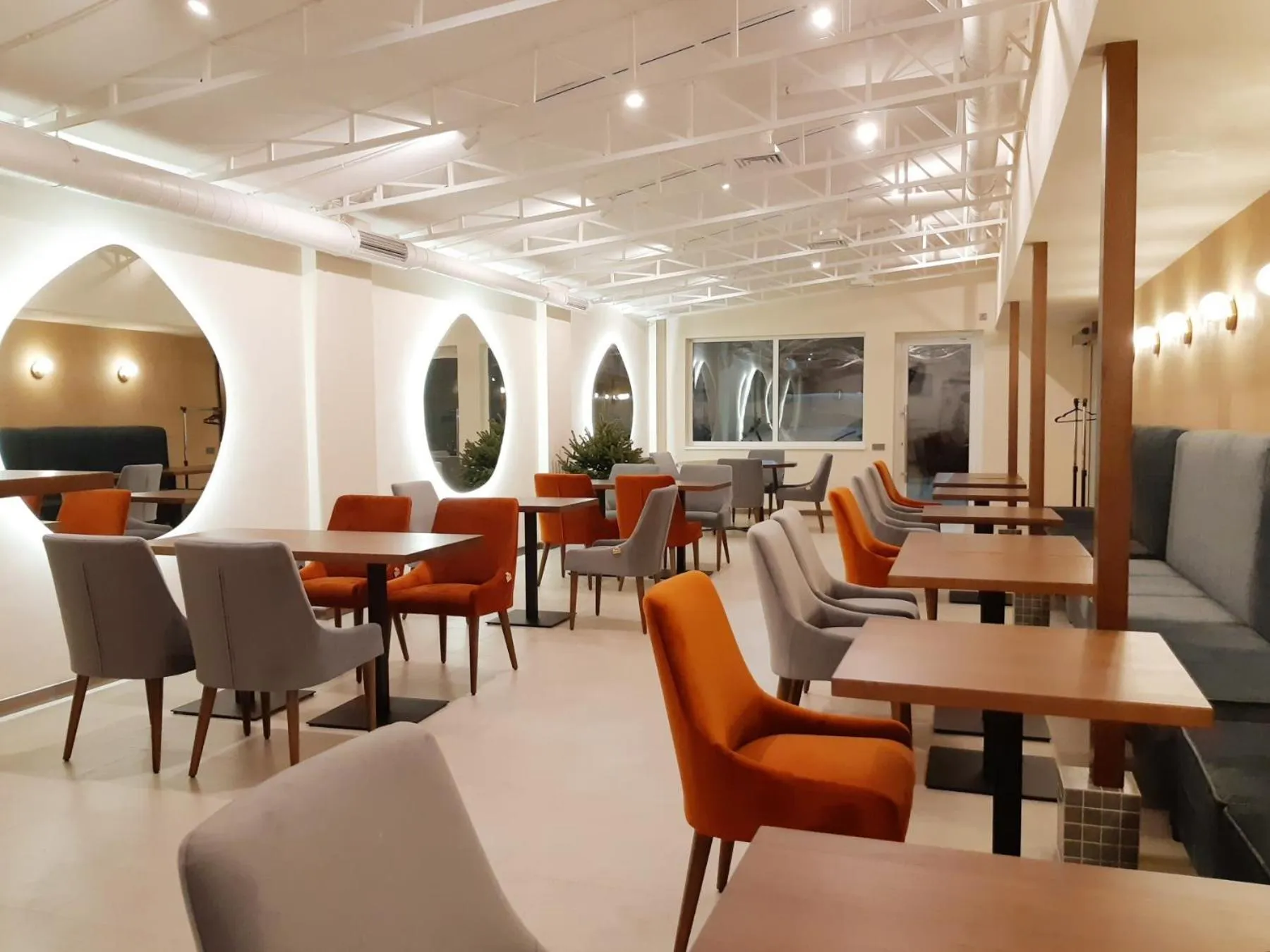 Restaurant/places to eat in Korona Hotel