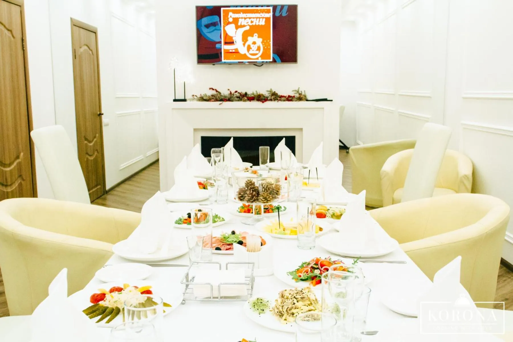 Restaurant/places to eat in Korona Hotel