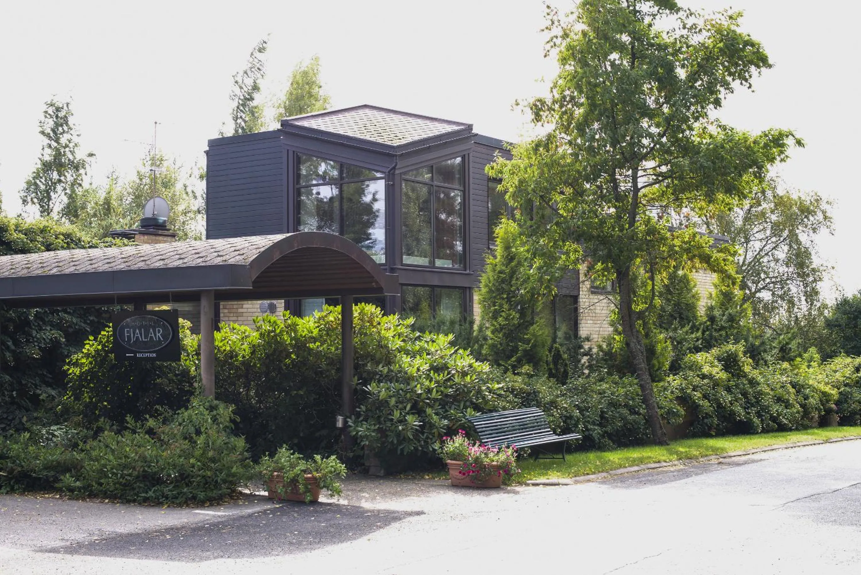 Facade/entrance in Hotel Fjalar