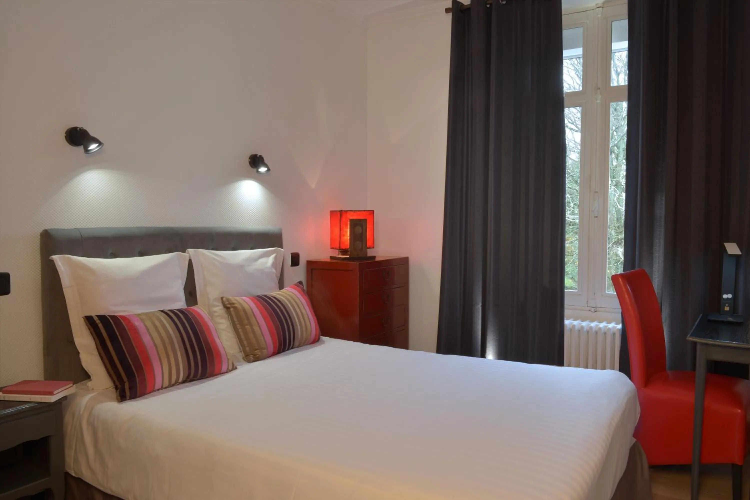 Bed in Logis L'hermitage