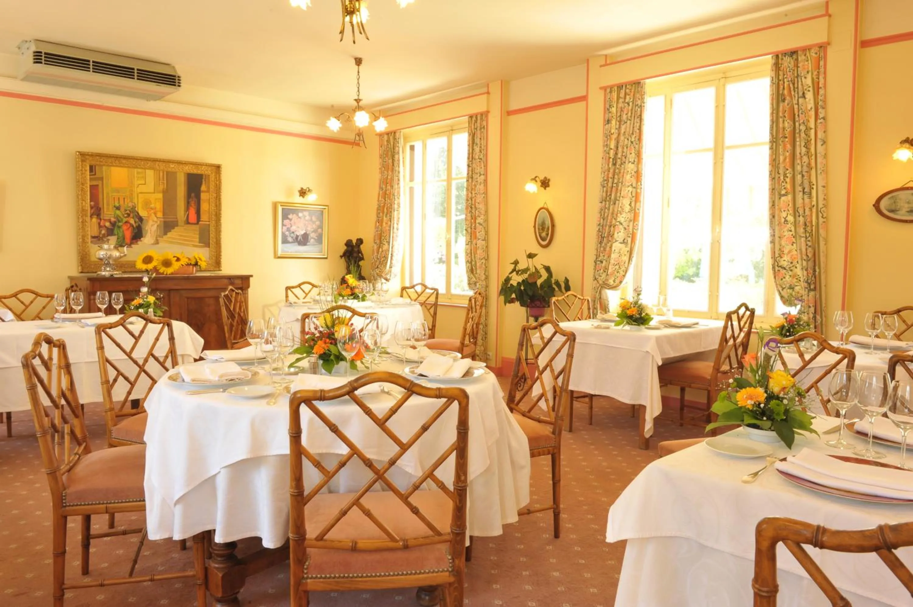 Restaurant/places to eat in Logis L'hermitage