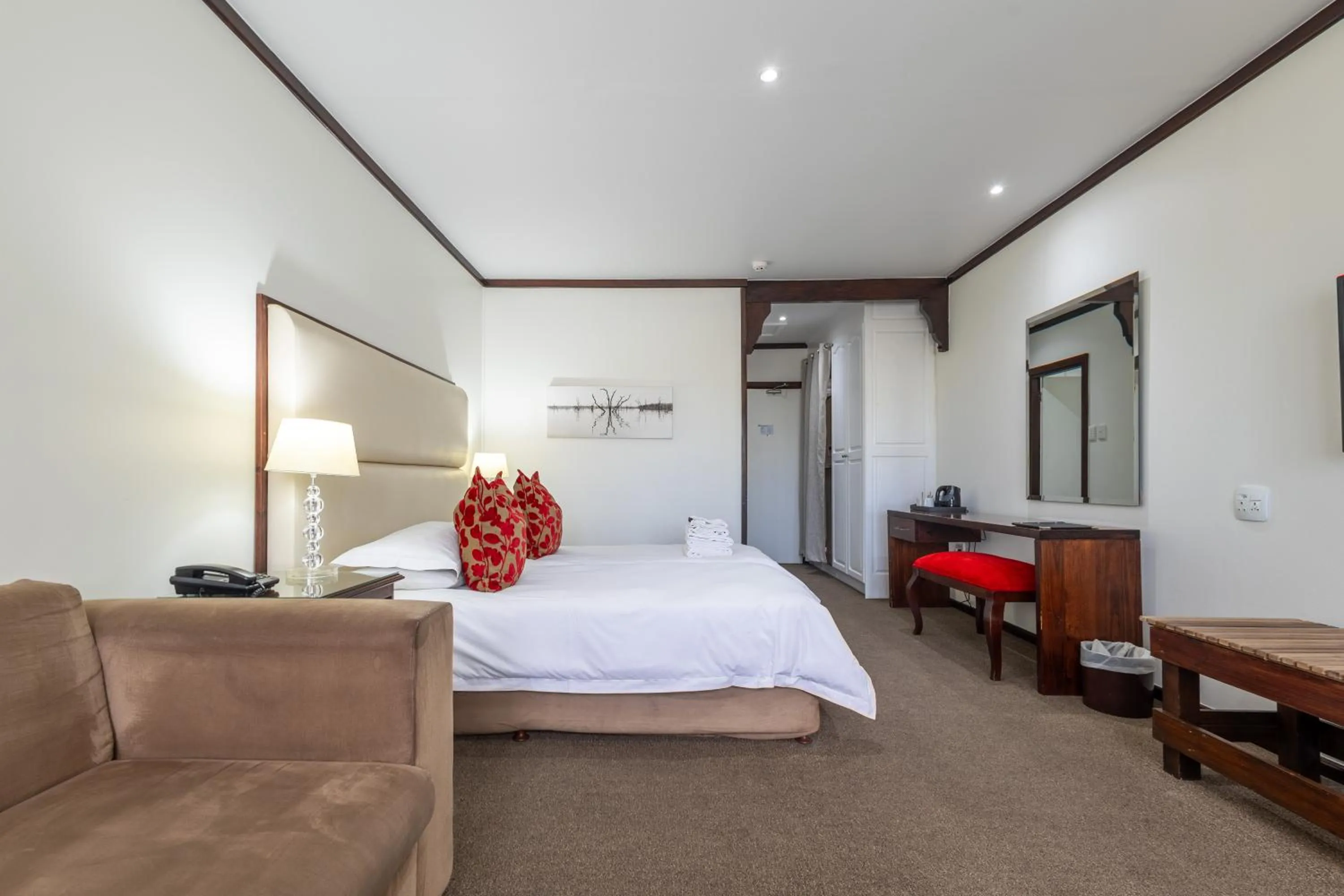 Bedroom, Bed in Knysna Log-Inn Hotel