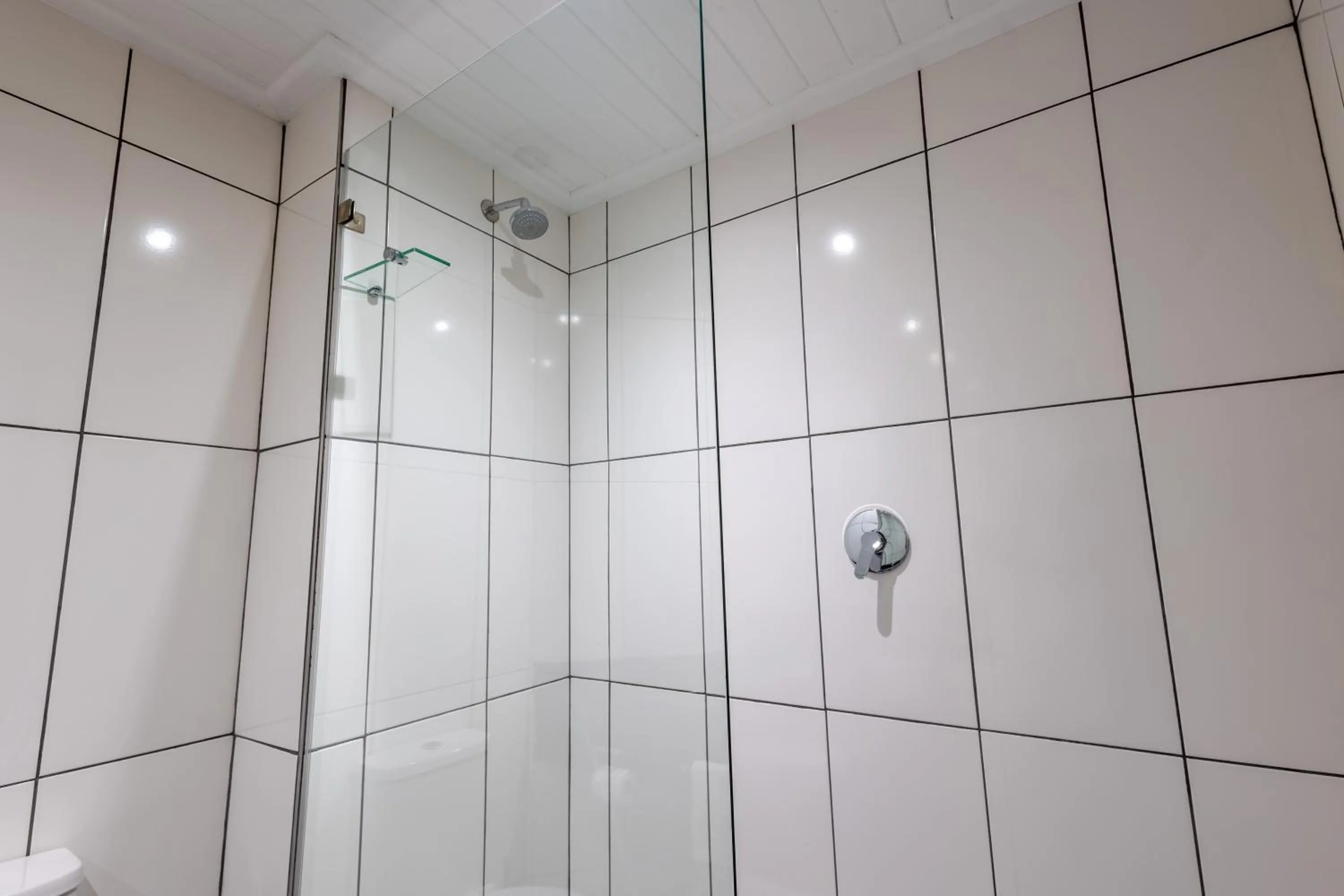 Bathroom in Knysna Log-Inn Hotel