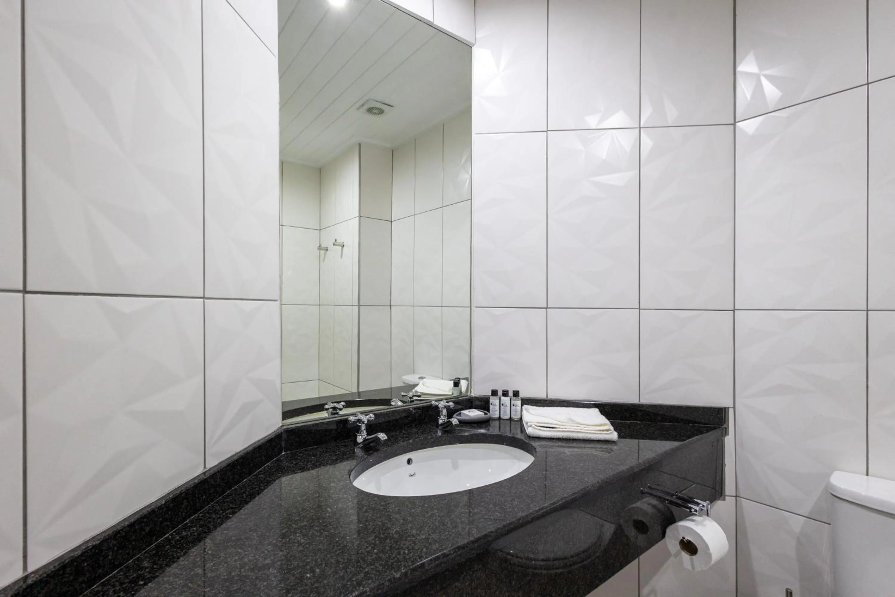 Bathroom in Knysna Log-Inn Hotel