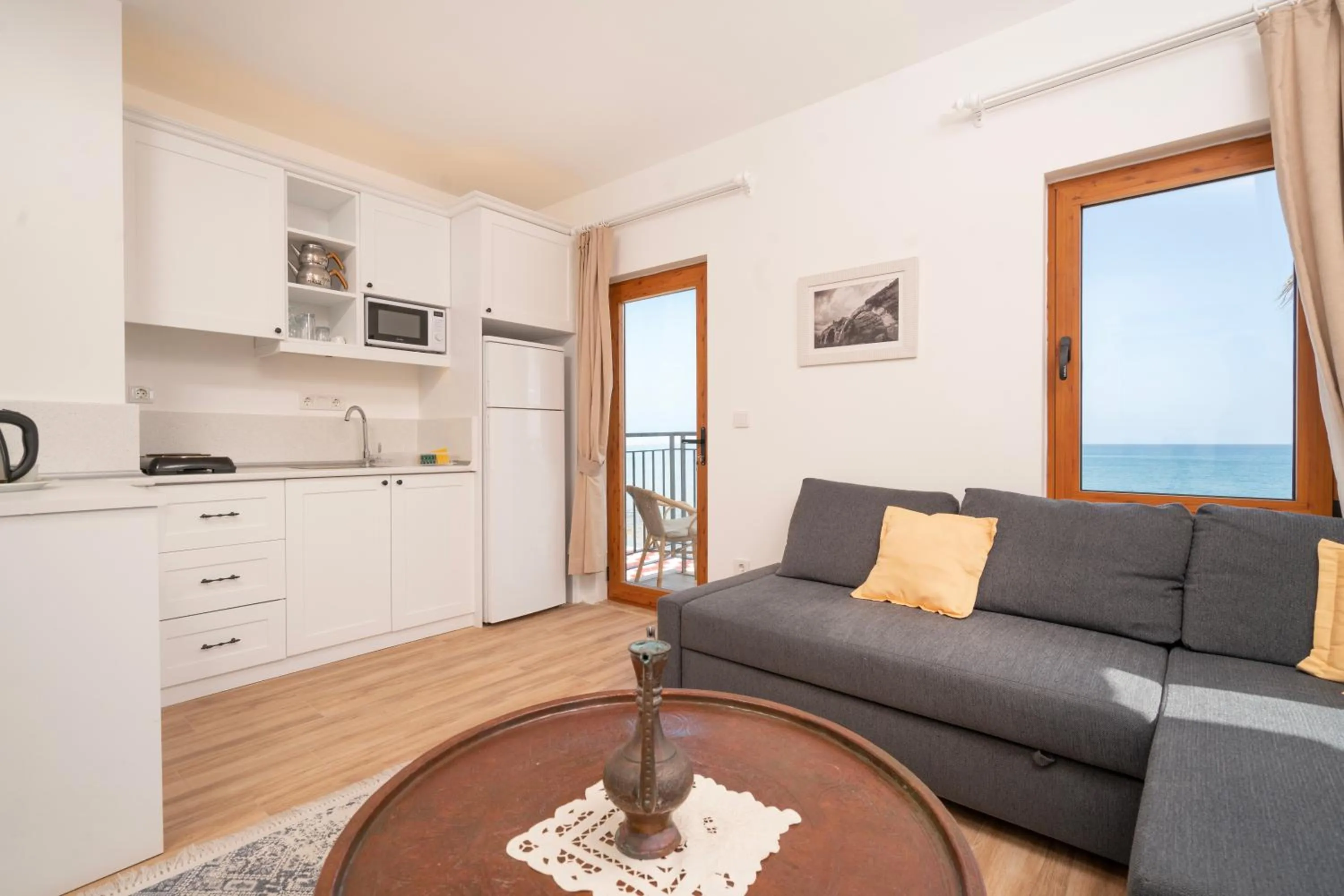 Kitchen or kitchenette in Beach House Hotel