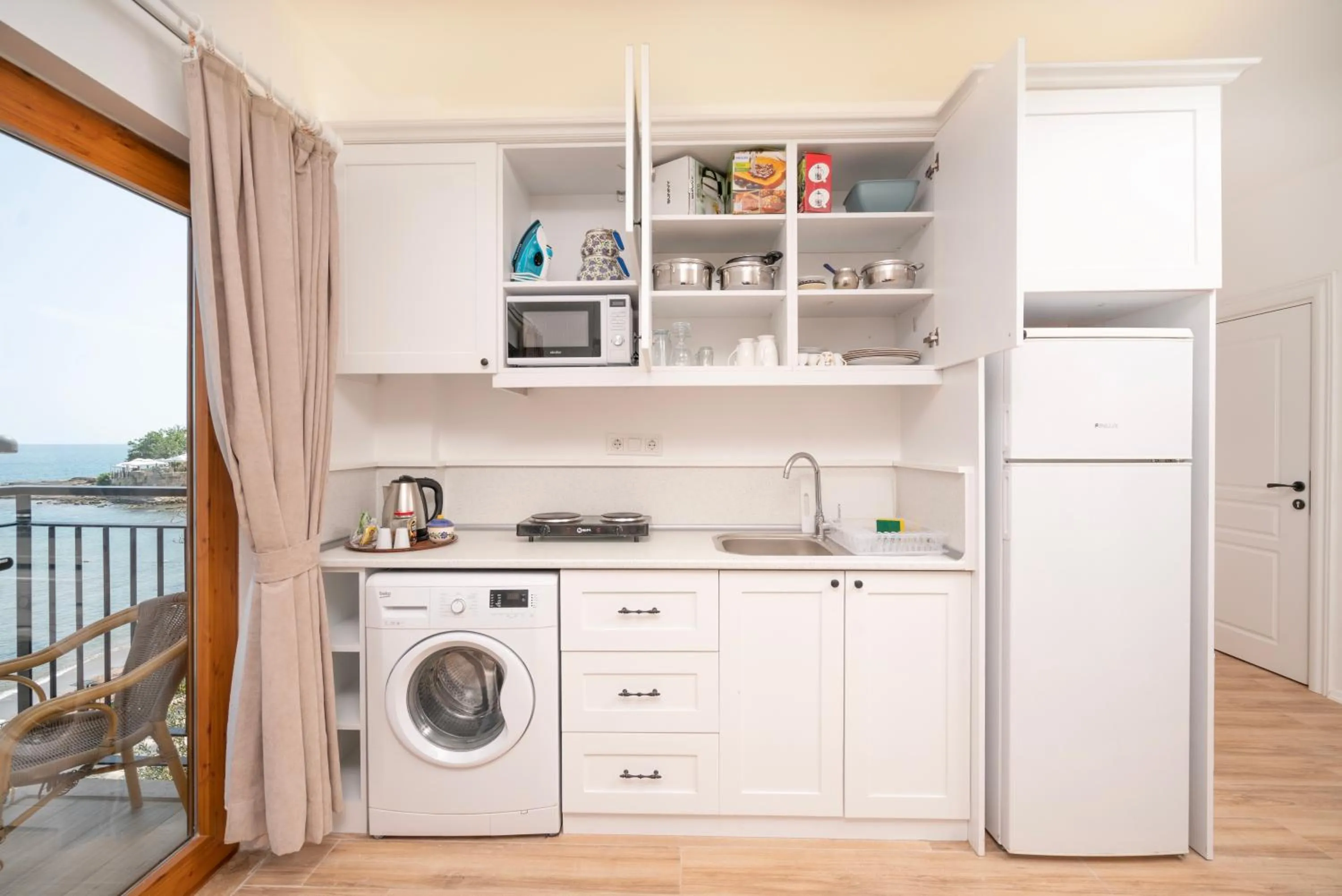 Coffee/tea facilities in Beach House Hotel