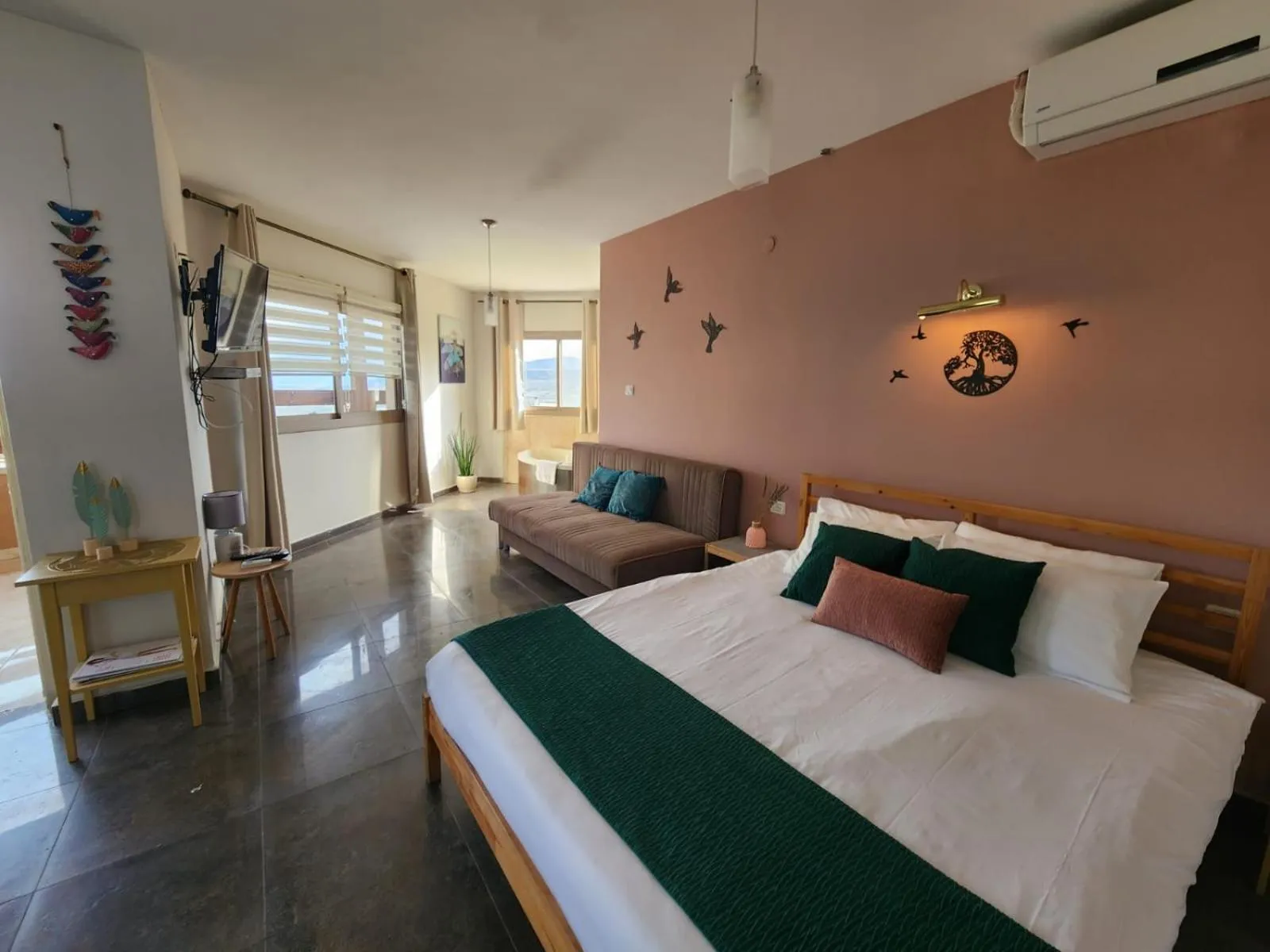 Bedroom, Bed in Zug Yonim