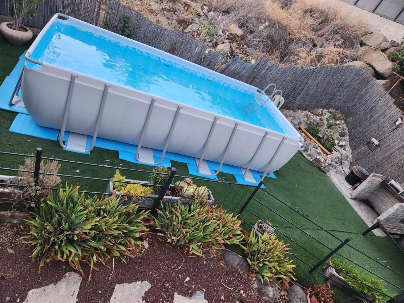 Pool view in Zug Yonim