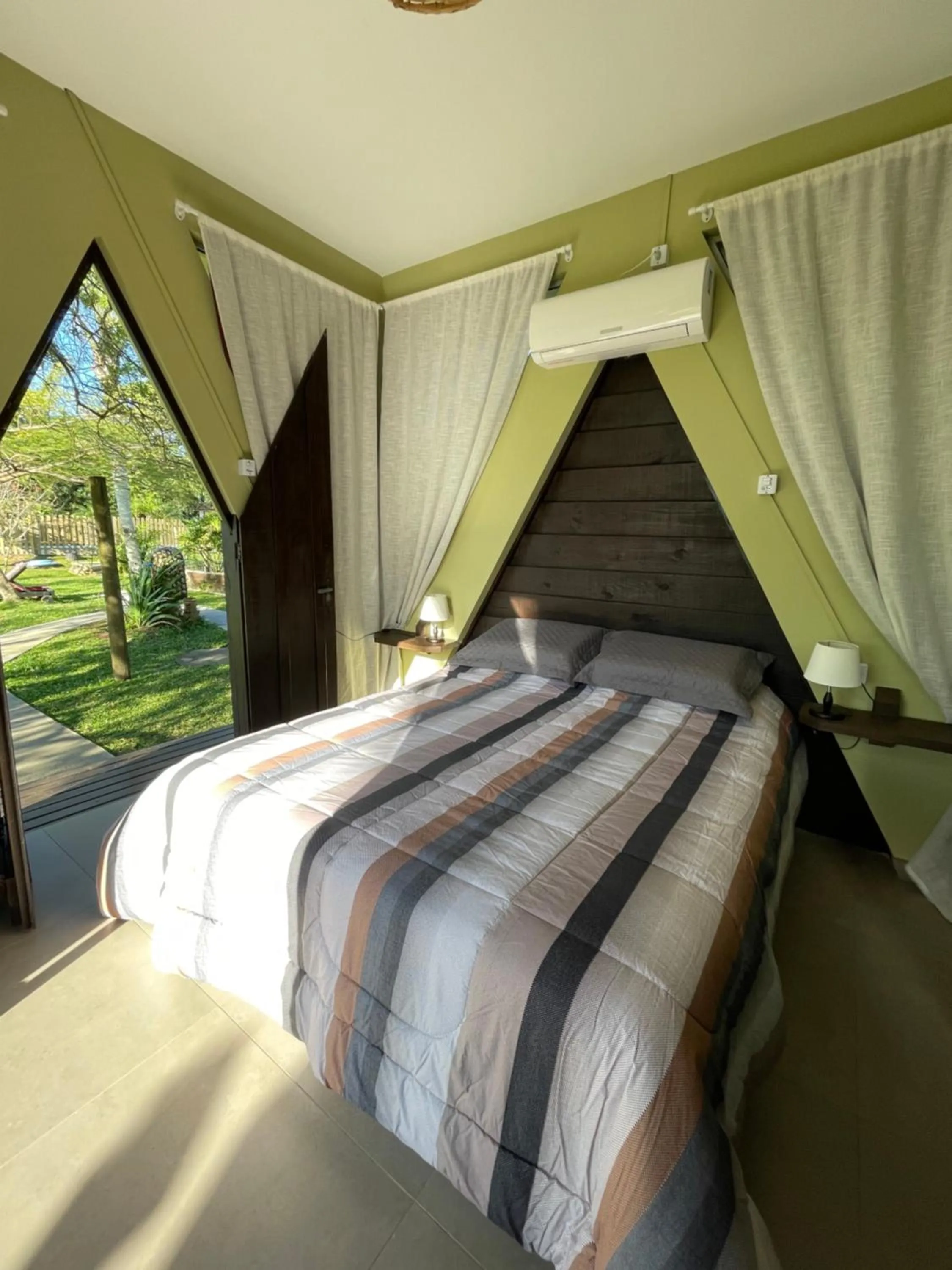 Lake view, Bed in Pousada Areias do Embaú