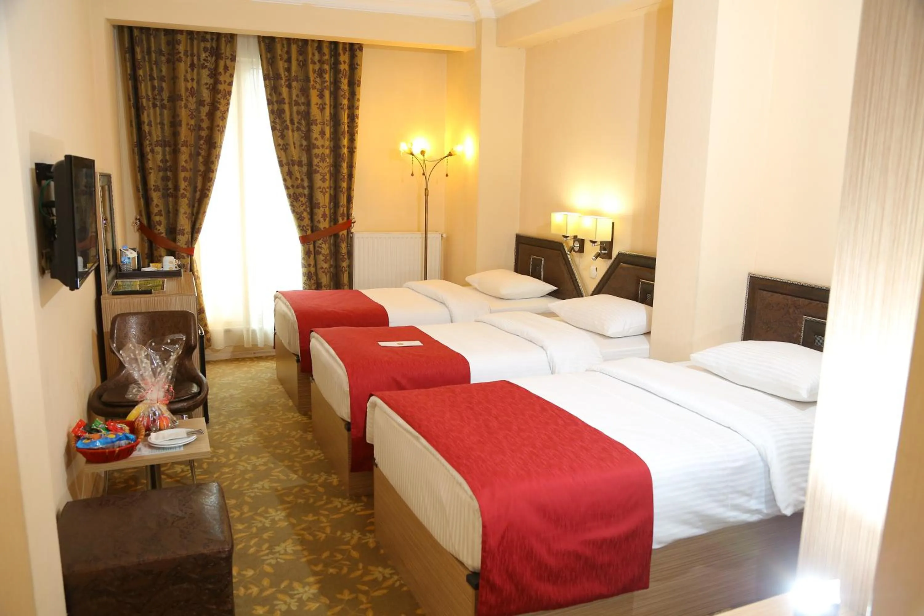 Day, Bed in My House Otel