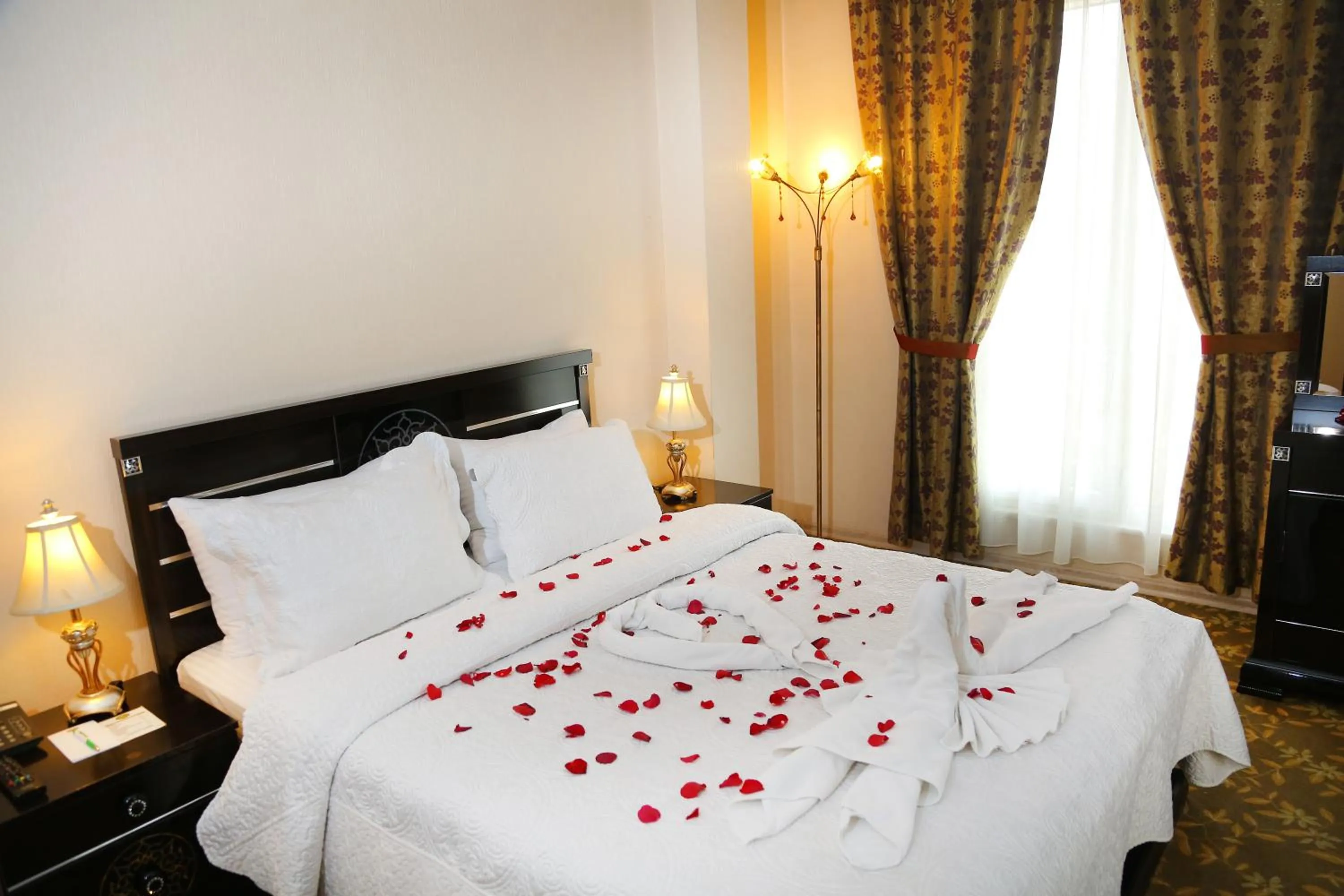 Day, Bed in My House Otel