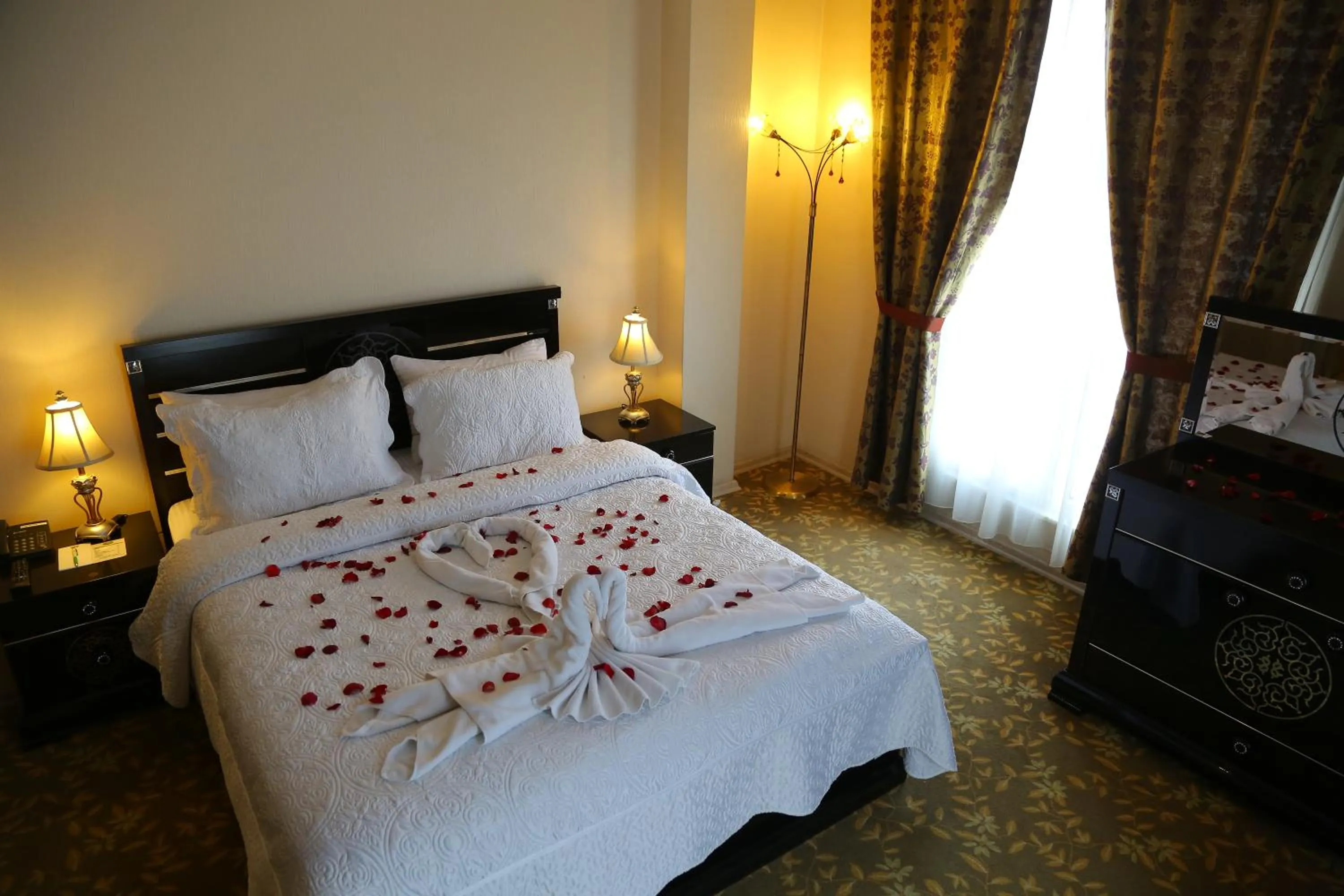 Day, Bed in My House Otel