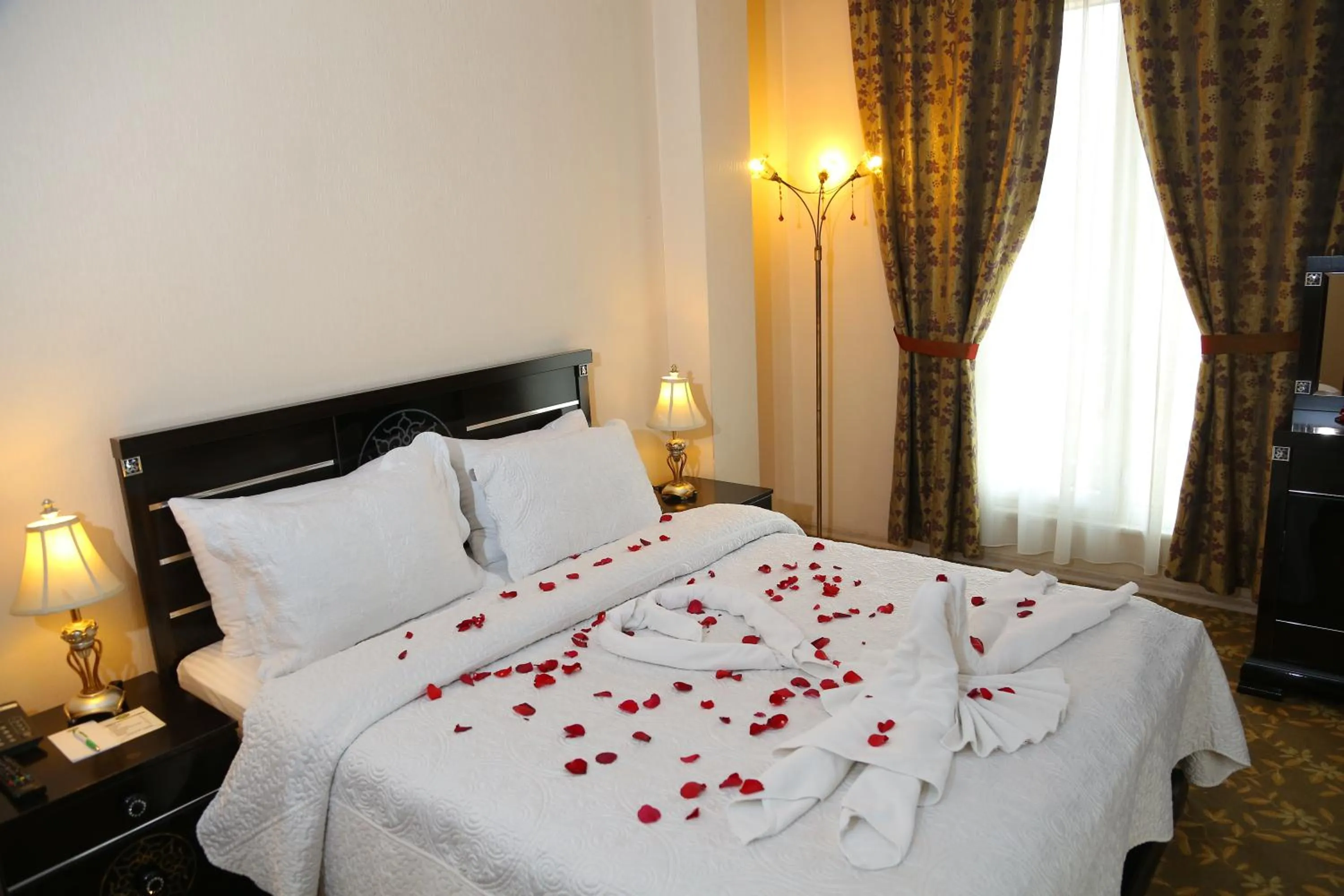 Day, Bed in My House Otel