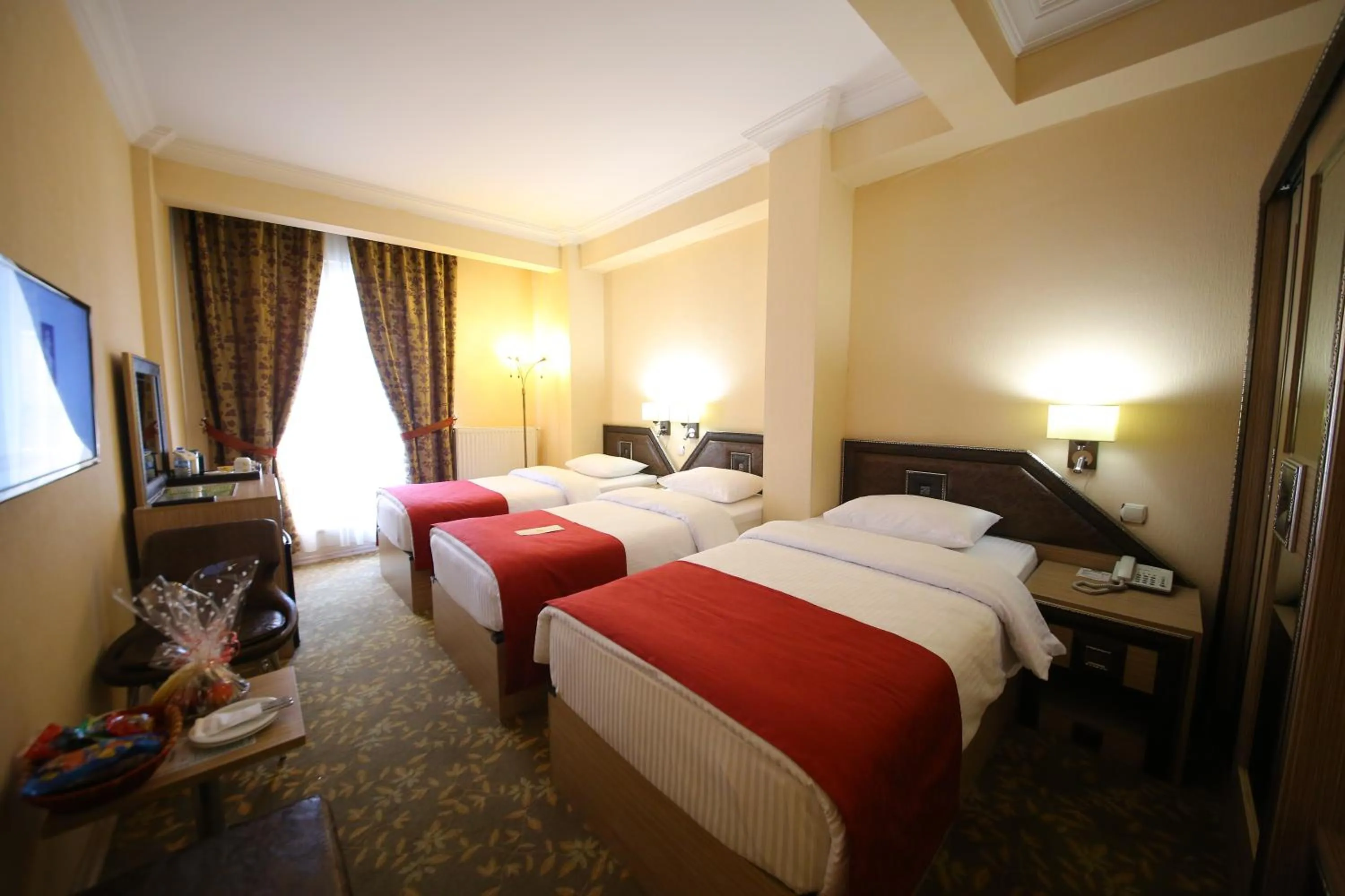 Day, Bed in My House Otel