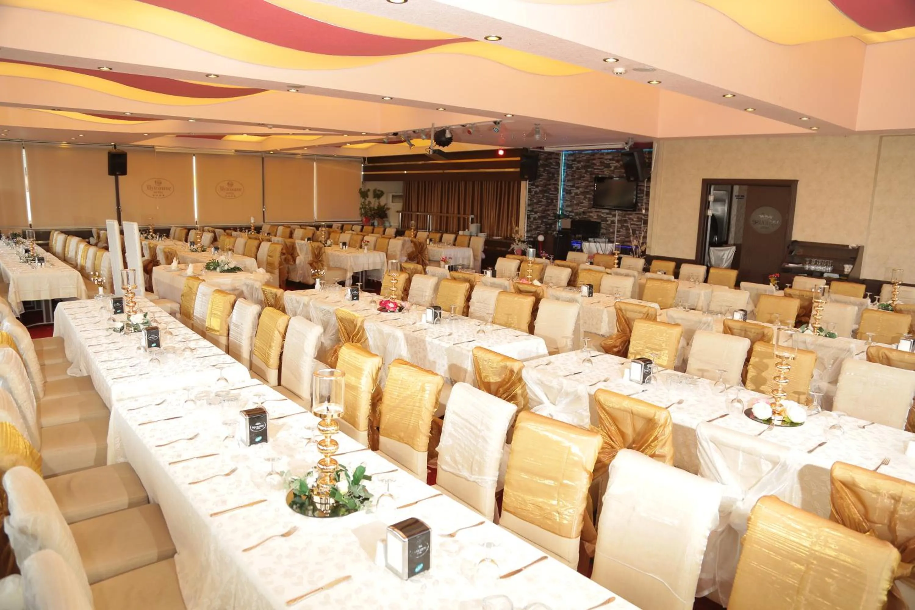 Banquet/Function facilities in My House Otel