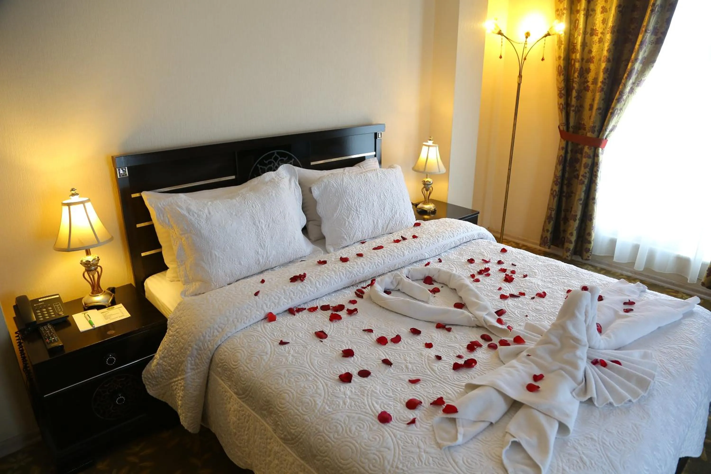 Day, Bed in My House Otel