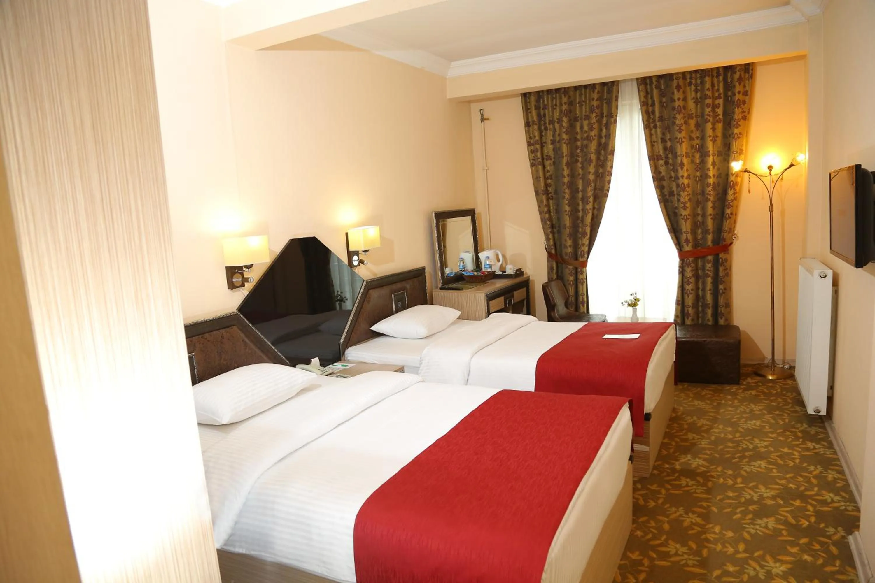 Day, Bed in My House Otel