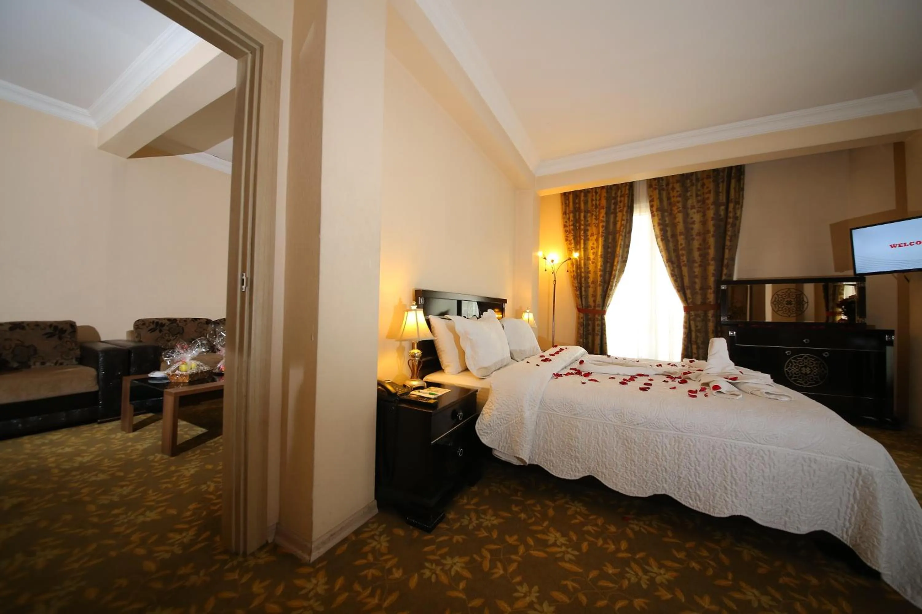 Day, Bed in My House Otel