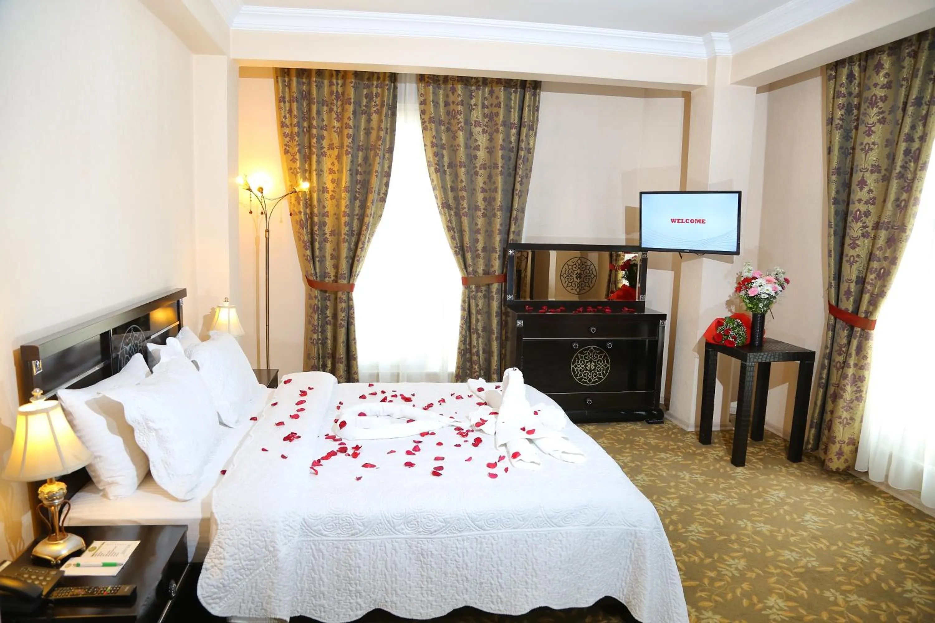 Day, Bed in My House Otel