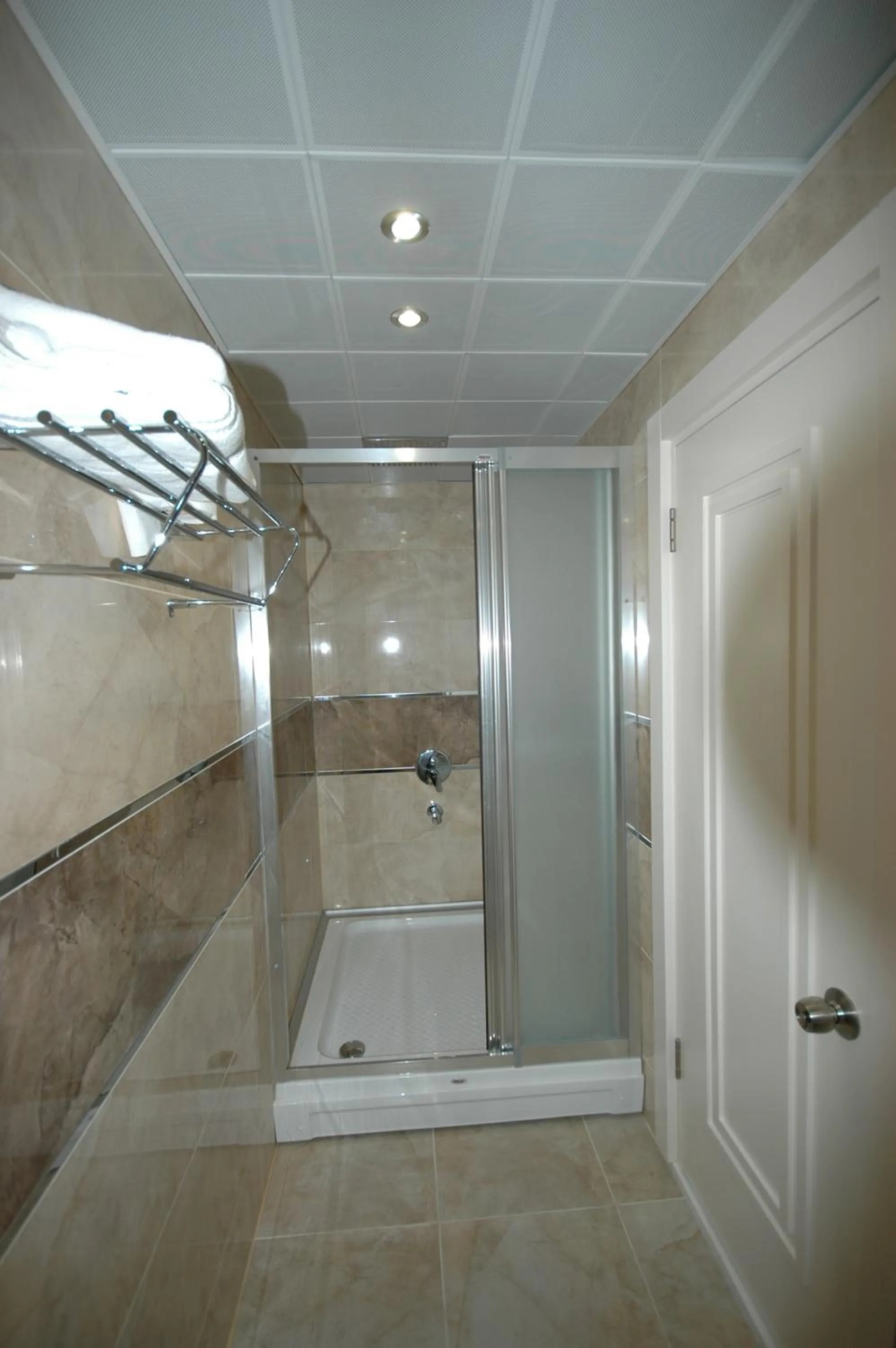 Shower in Kent Hotel