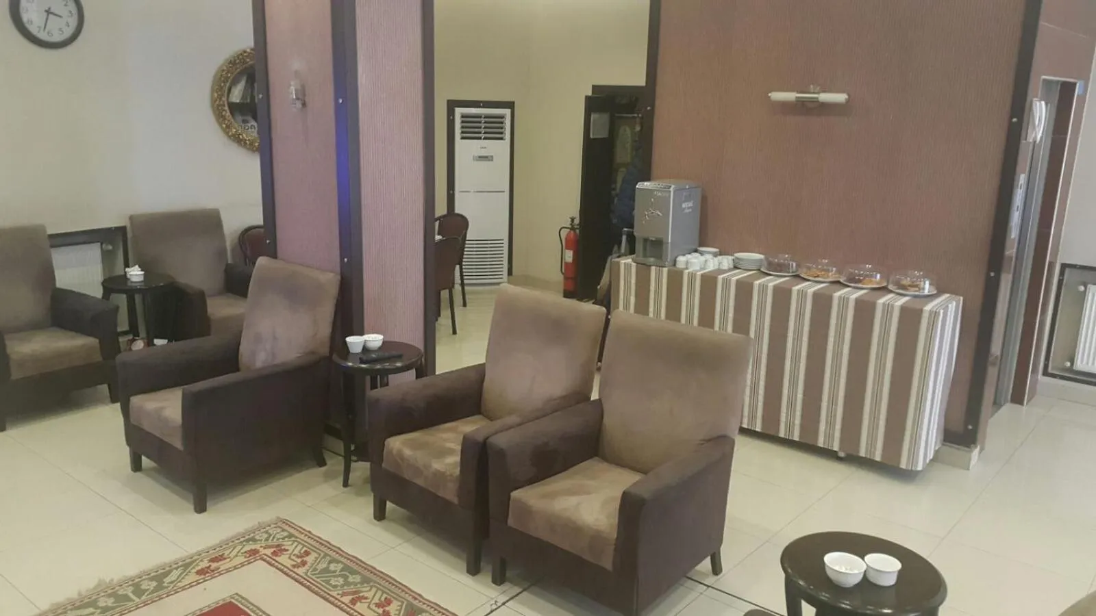 Lobby or reception in Kent Hotel