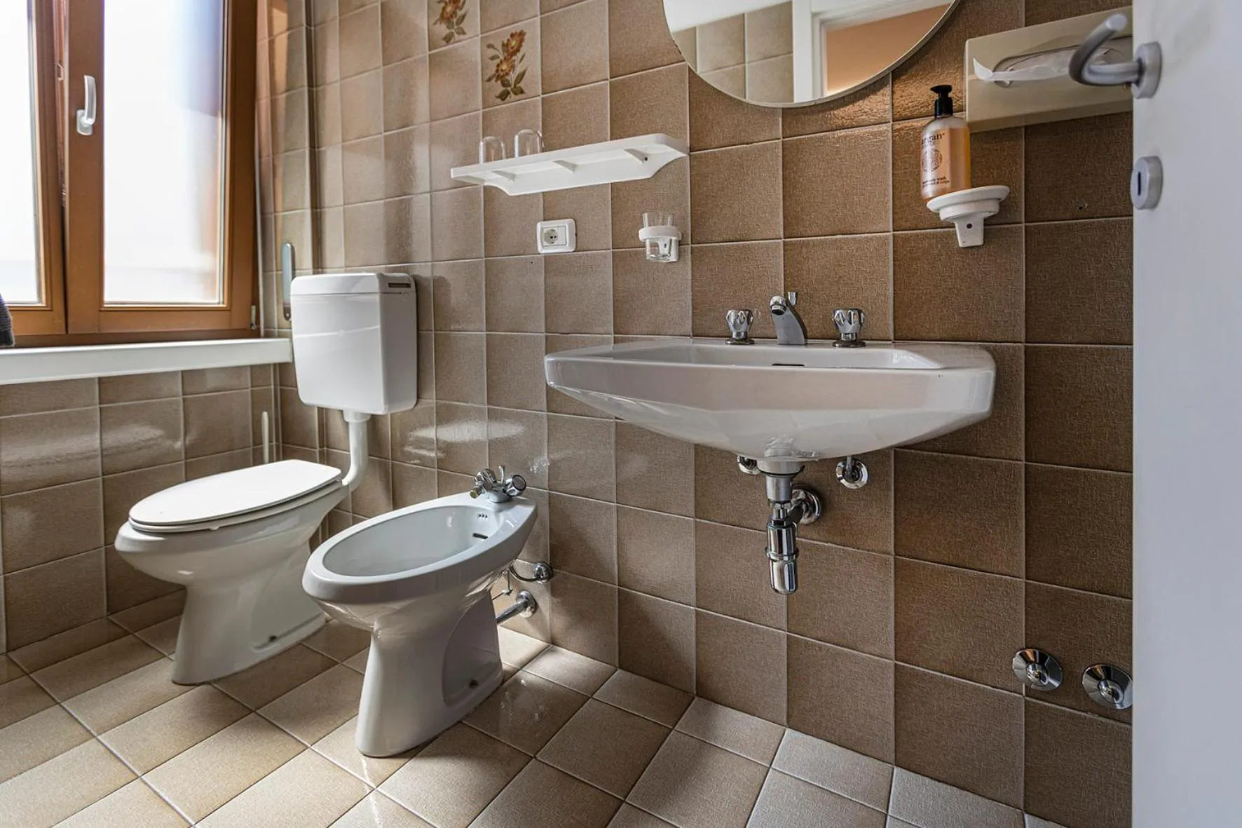 Bathroom in Albergo Aurora