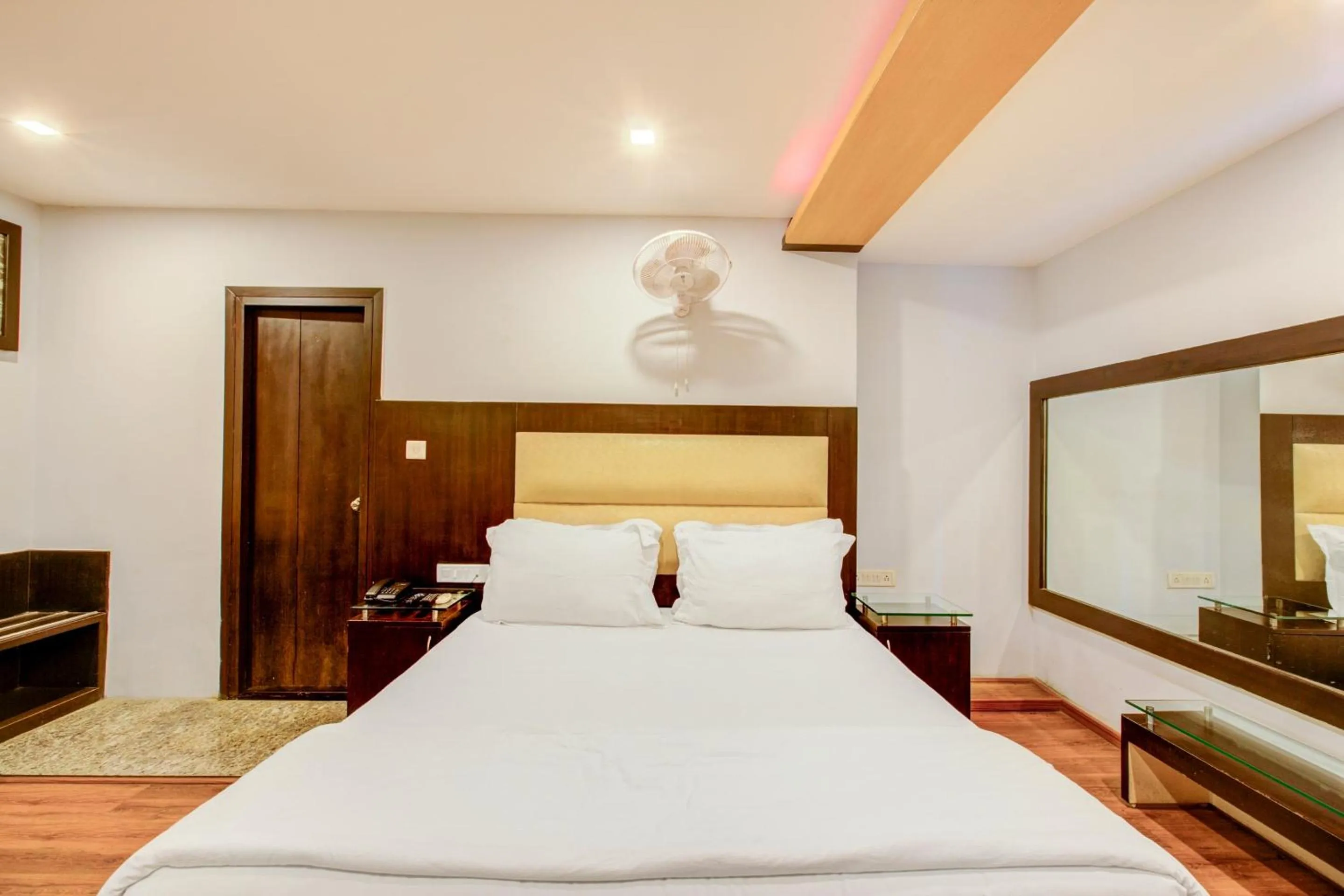 Bedroom, Bed in Townhouse Oak JVH Hotel Bangalore