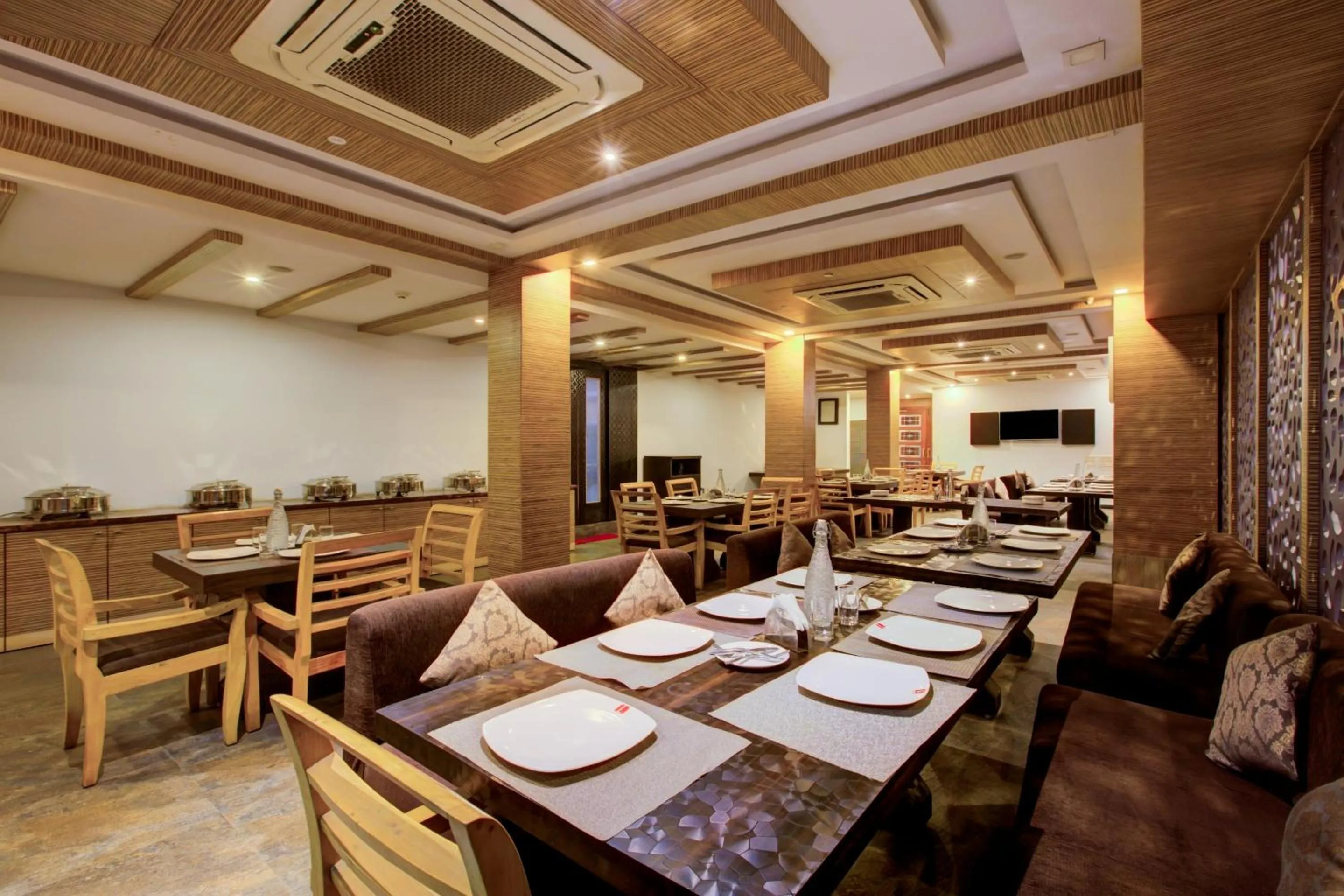 Restaurant/places to eat in Townhouse Oak JVH Hotel Bangalore