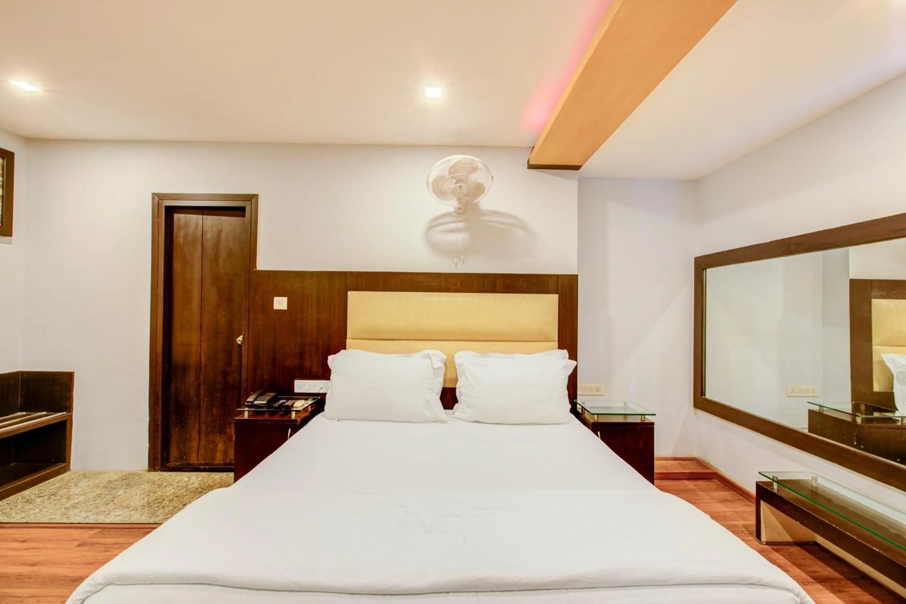 Bedroom, Bed in Townhouse Oak JVH Hotel Bangalore