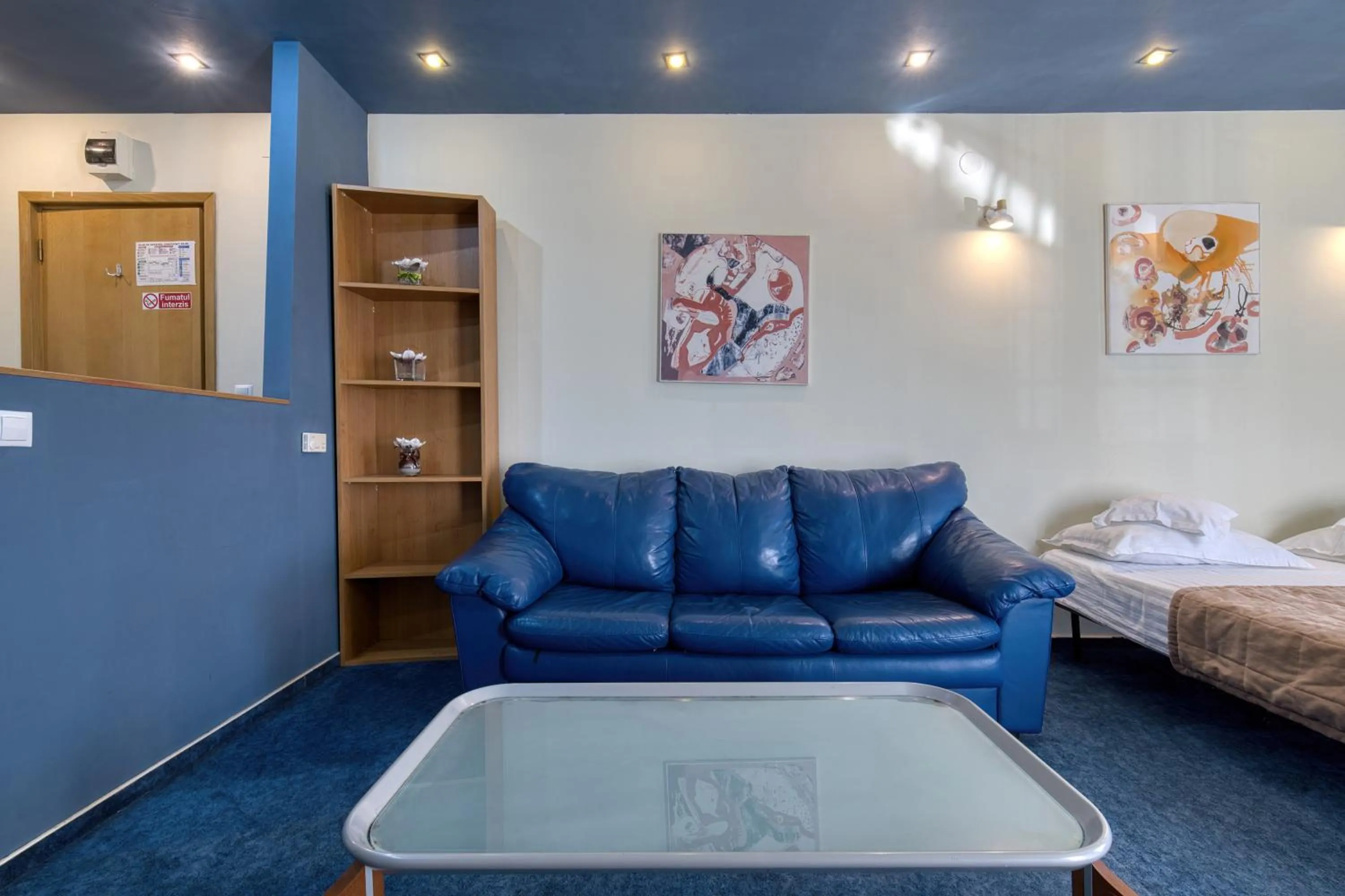 Living room, Bed in Hotel Torontal