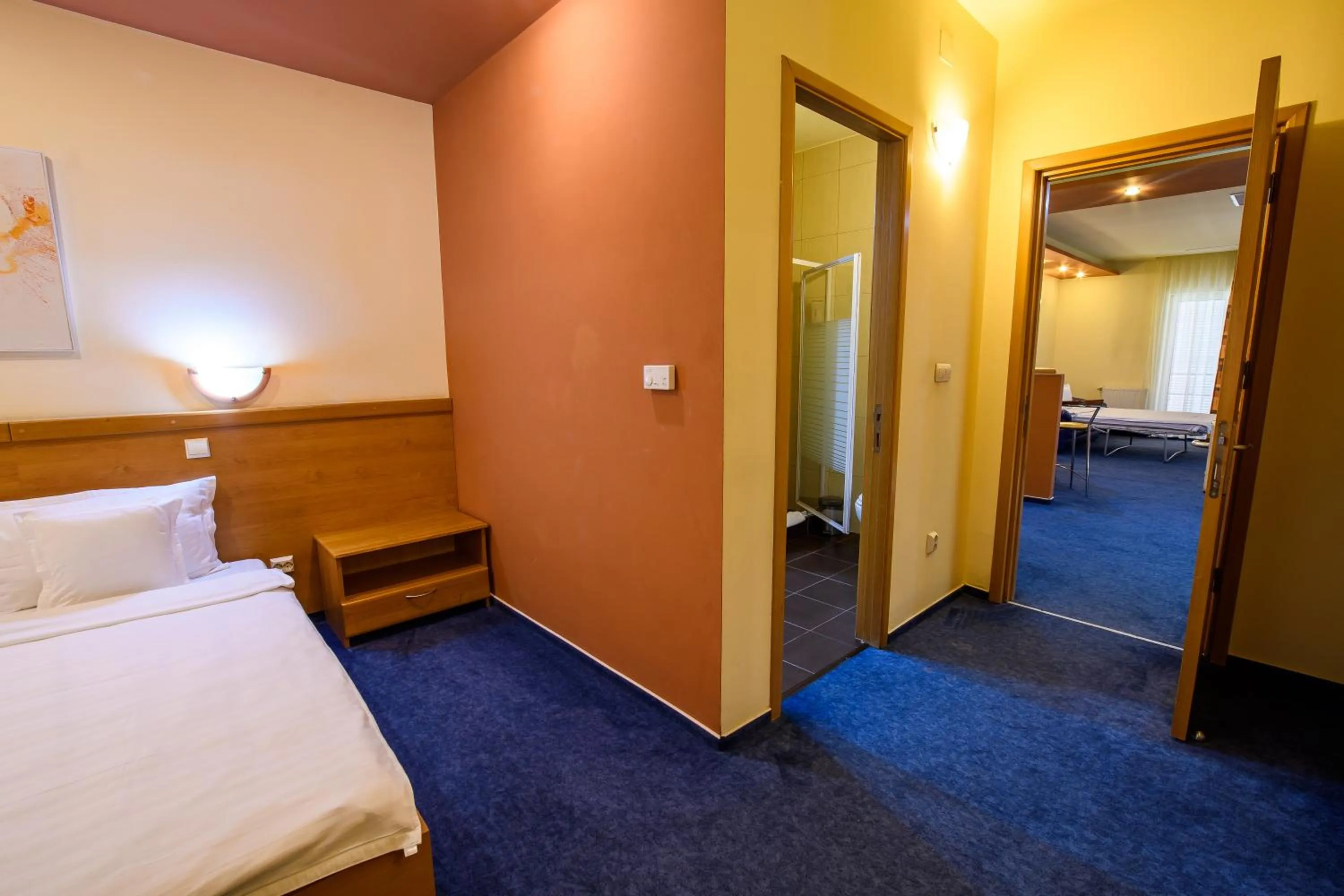 Photo of the whole room, Bed in Hotel Torontal