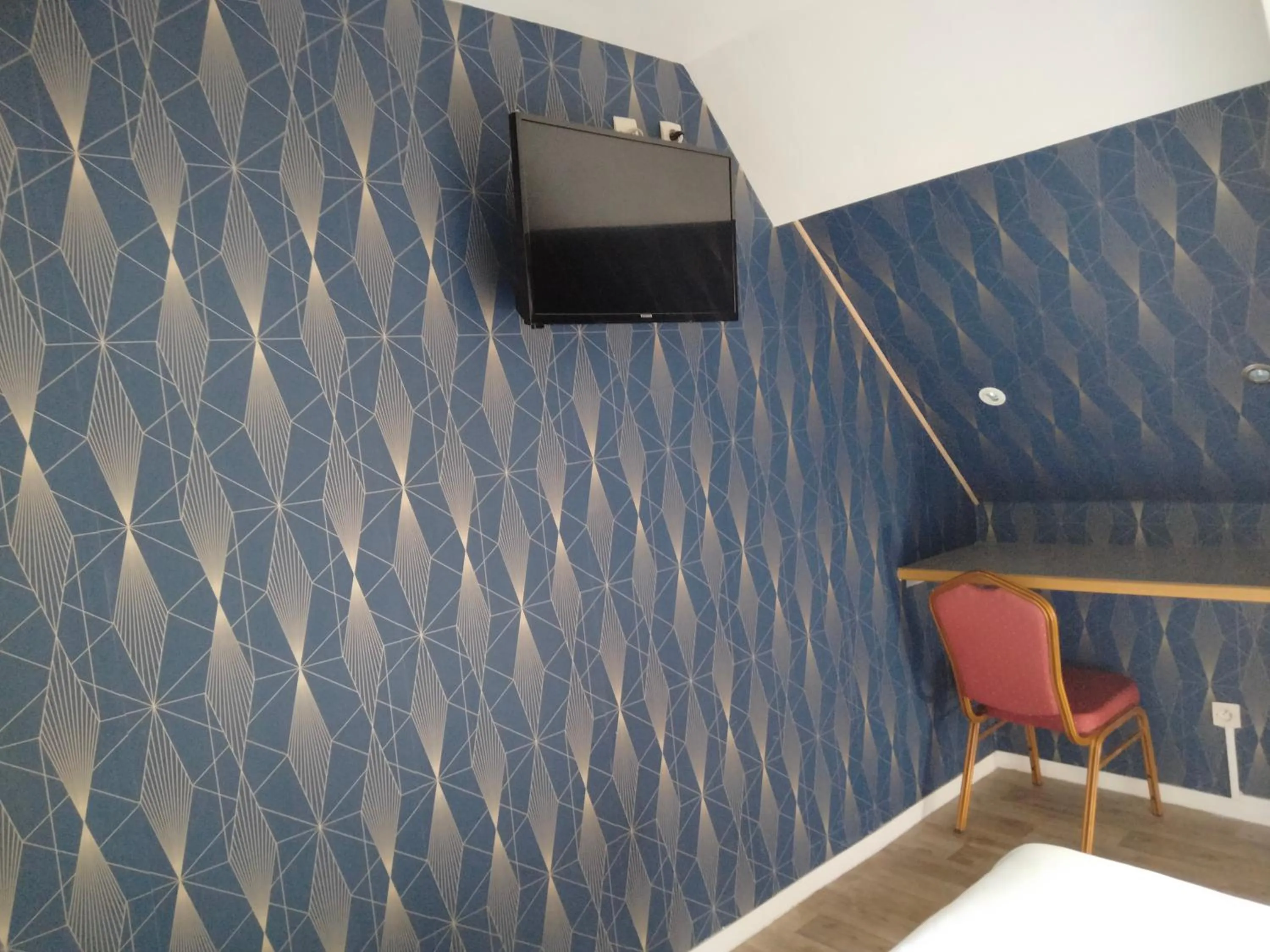 TV and multimedia in Hotel Central Anzac