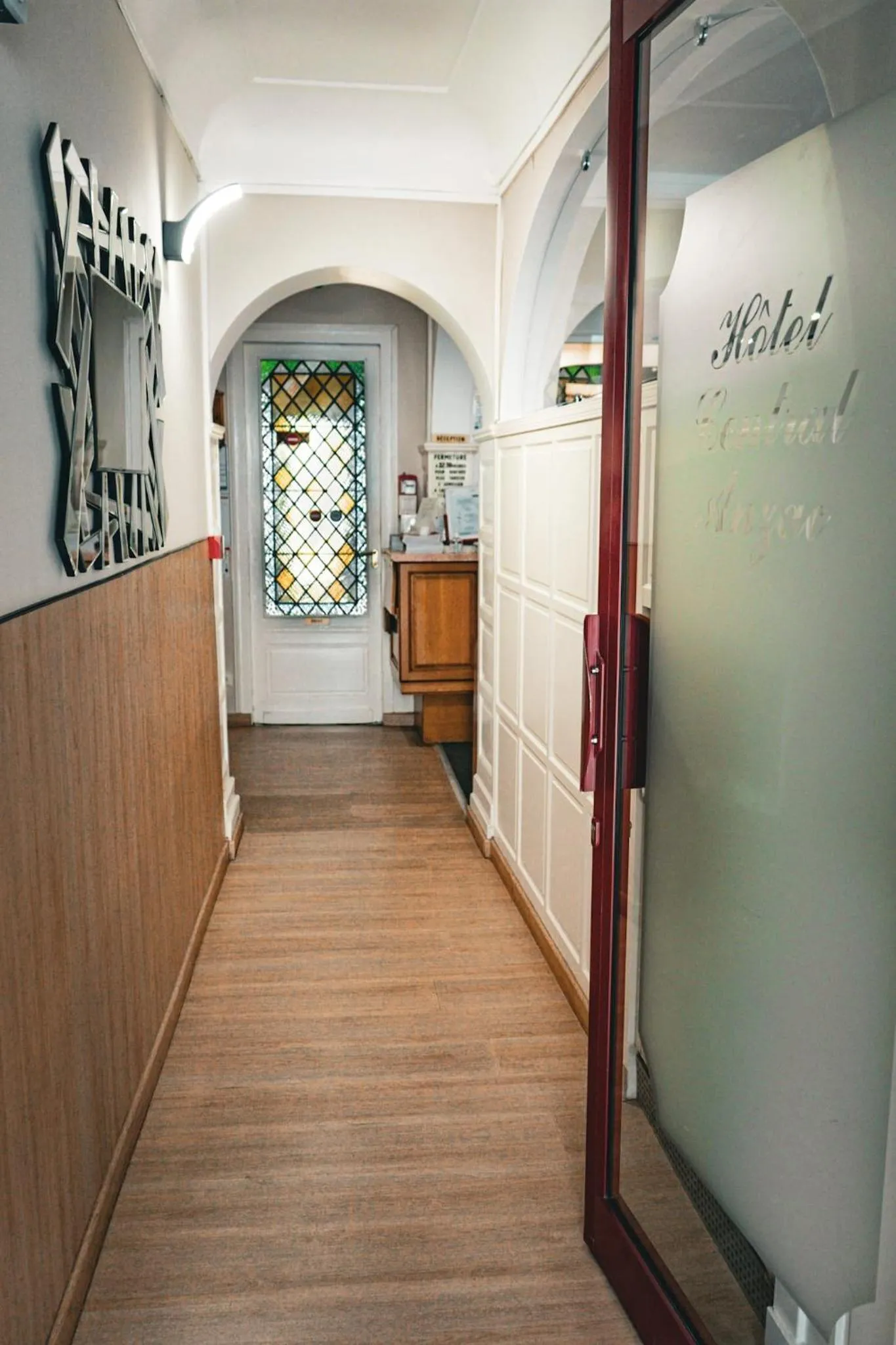 Facade/entrance in Hotel Central Anzac