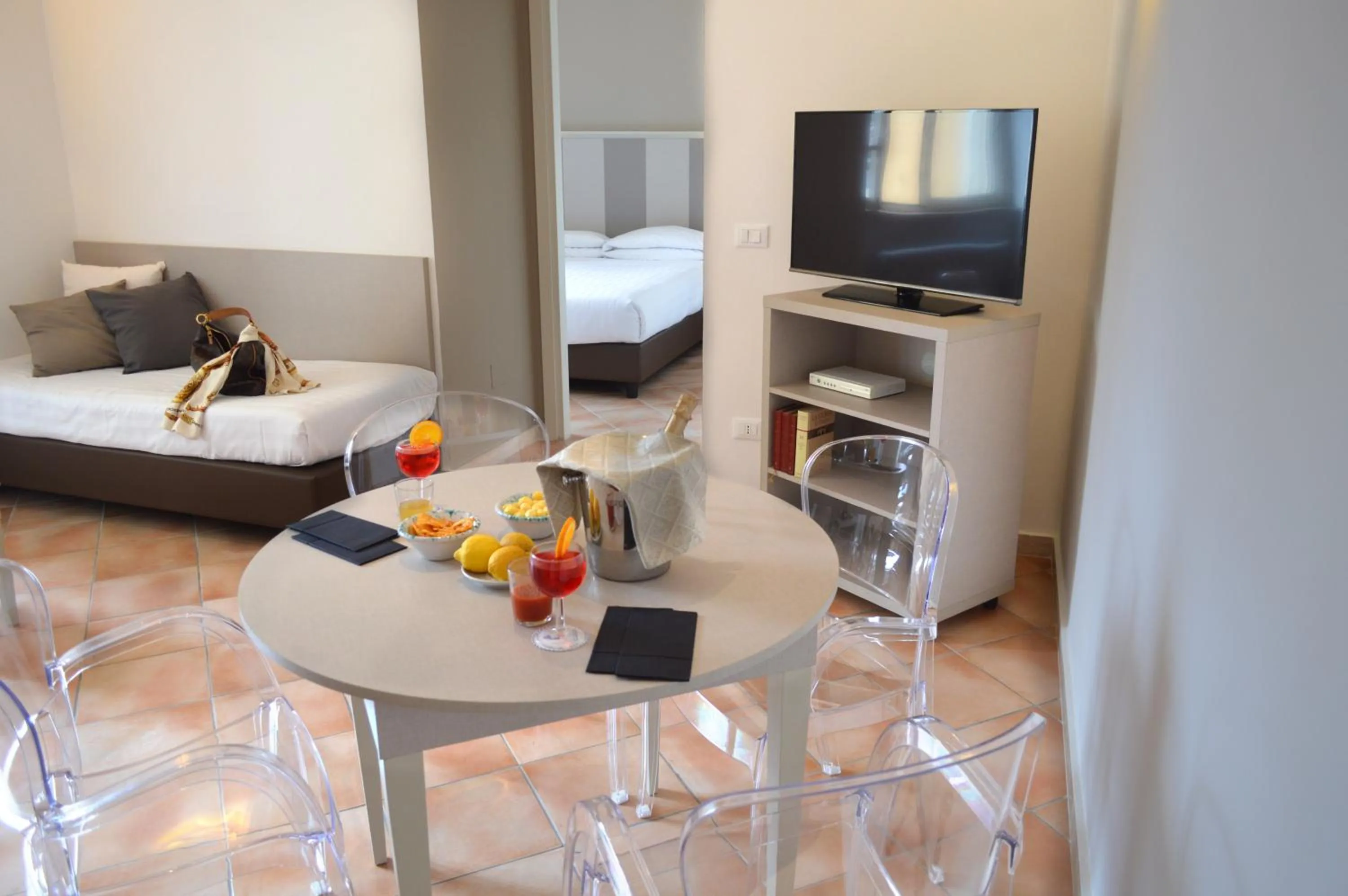 Dining area, Bed in Hotel Gajeta