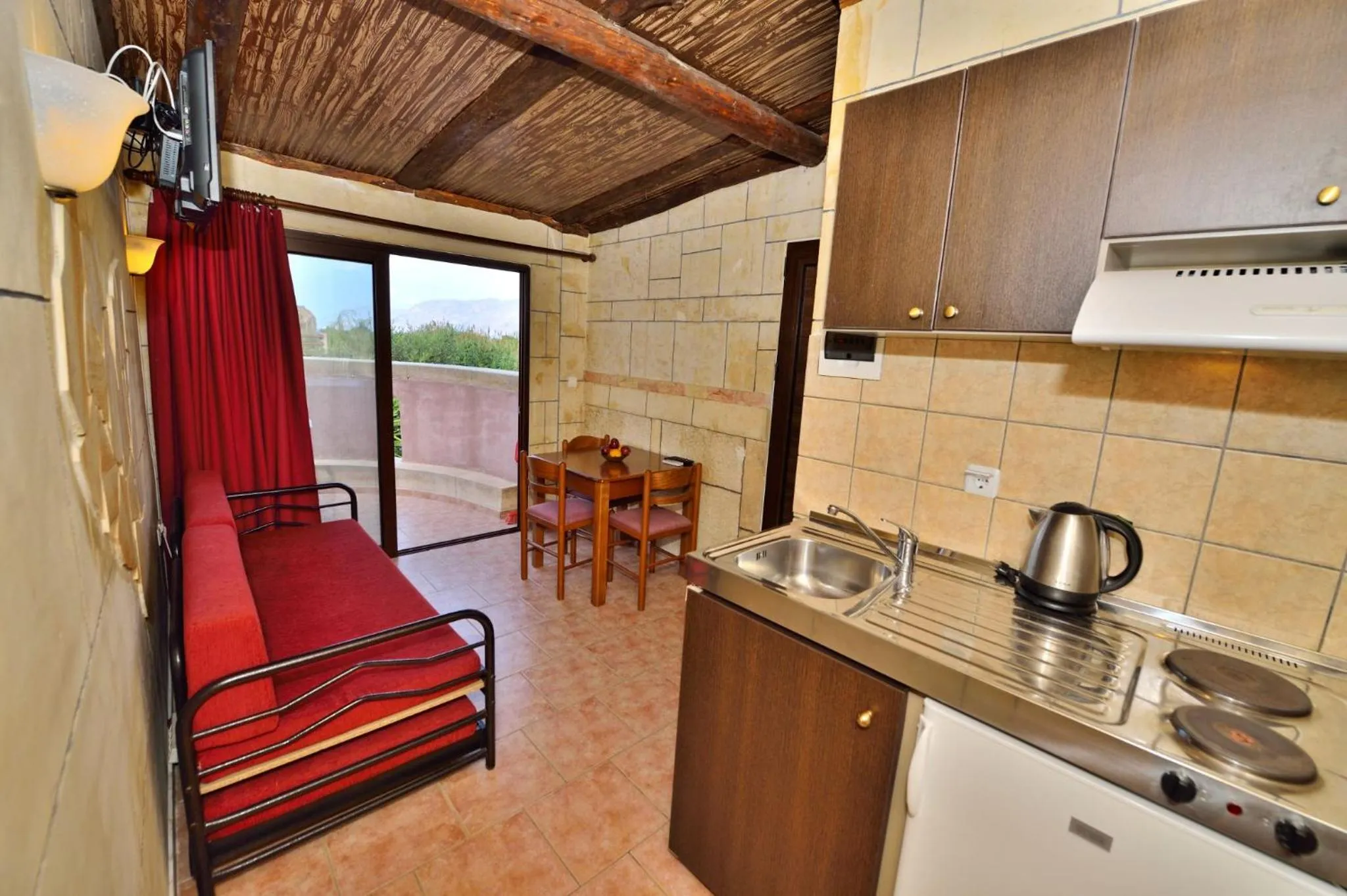 Coffee/tea facilities in Anemomili Village