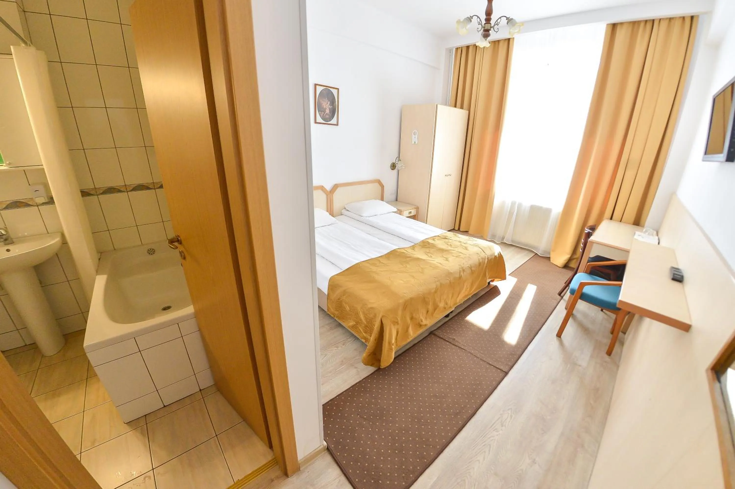 Photo of the whole room, Bed in Hotel Gallant Sibiu