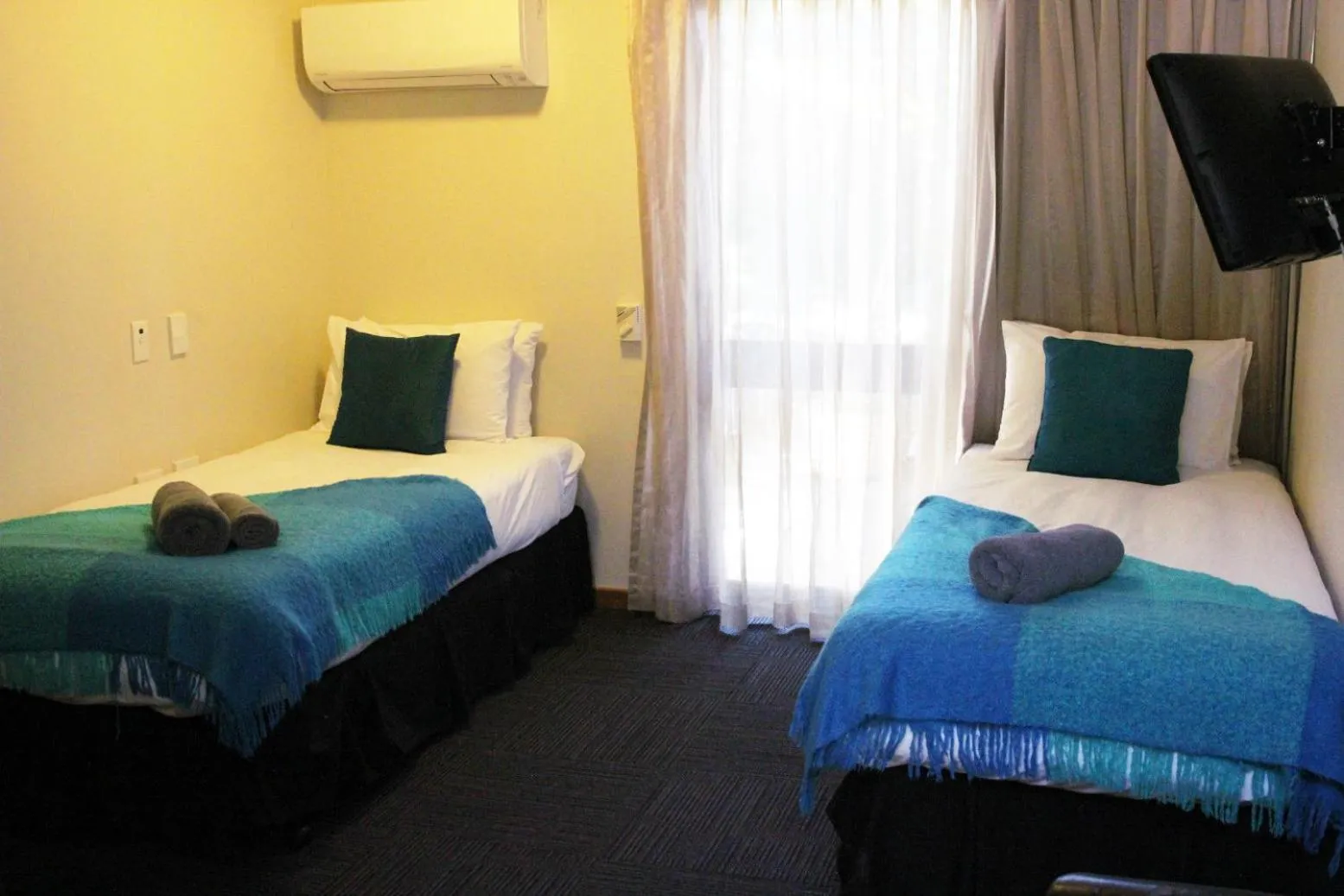 Bedroom, Bed in Henry's Quirindi