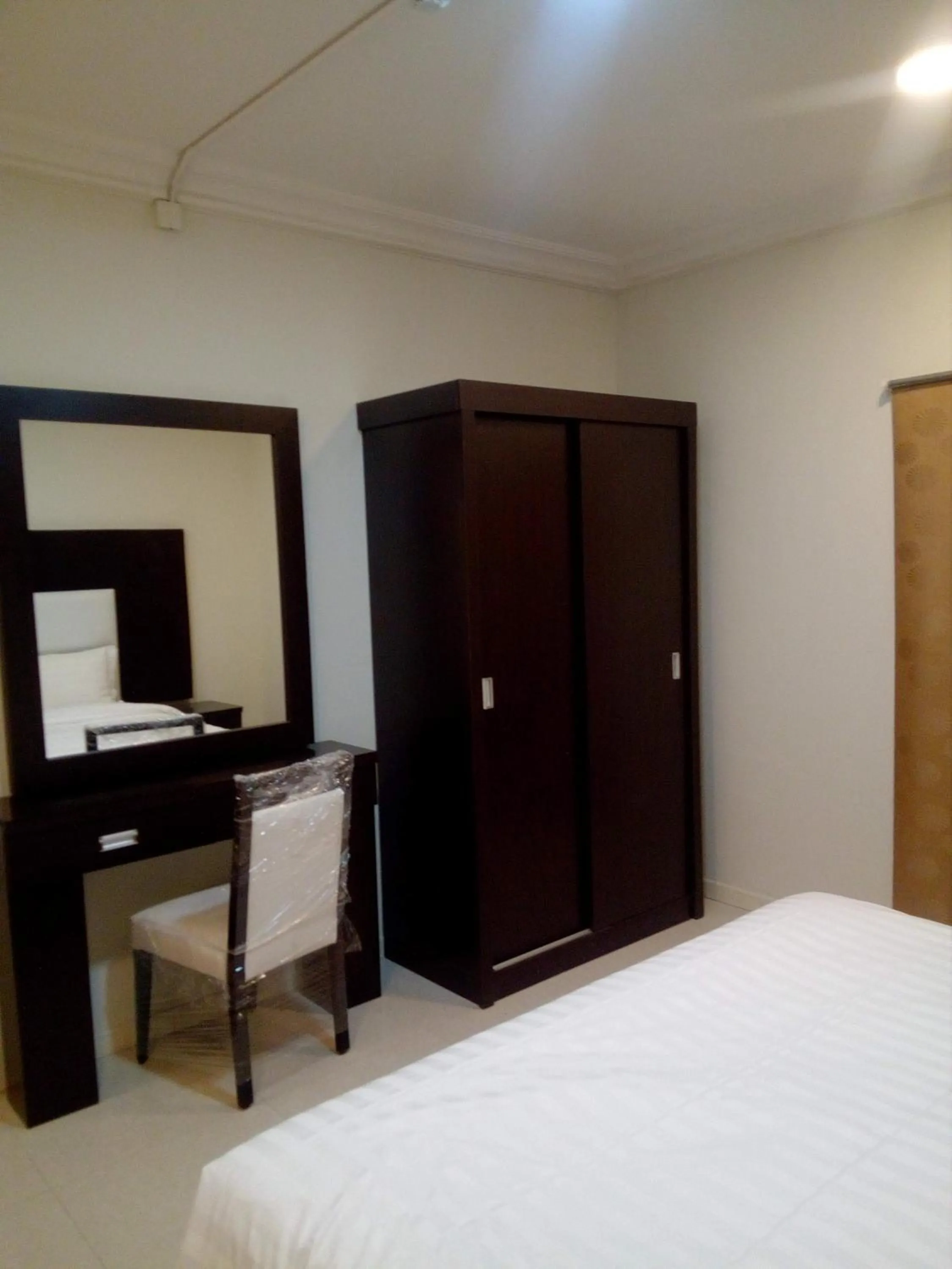 hair dresser in Al Massah Al Khalijiyah Furnished Units