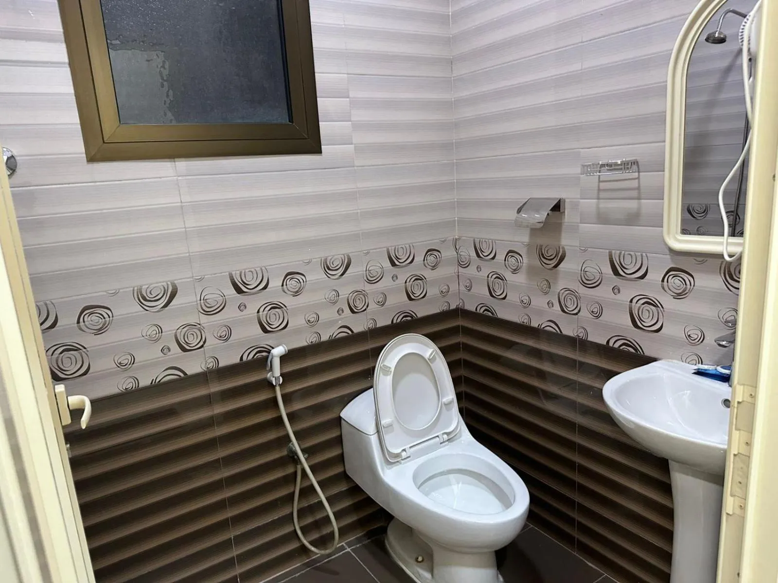 Shower in Almasa Al Khaleejia Serviced Apartments - الماسة الخليجية للشقق المخدومة