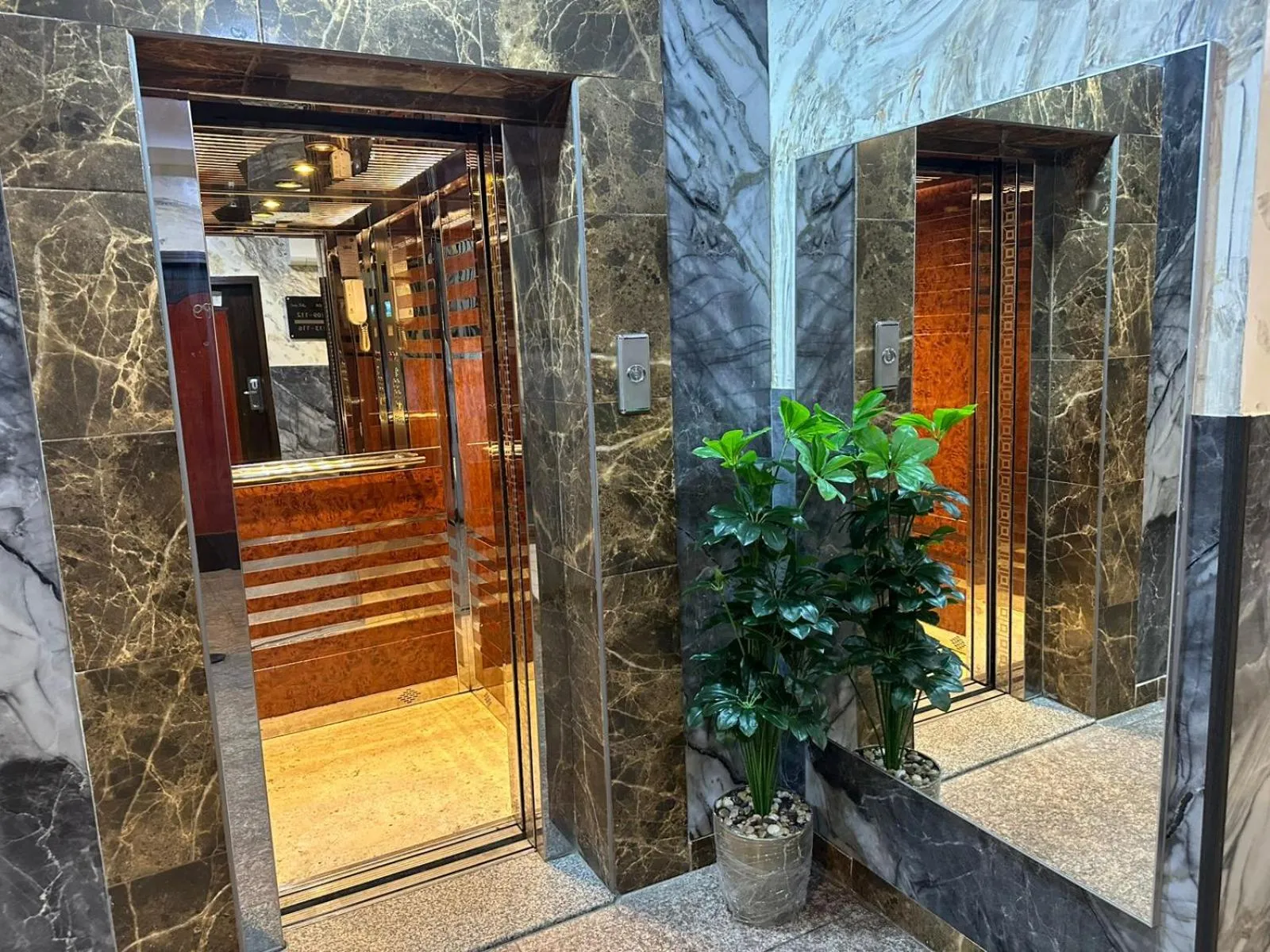 elevator in Almasa Al Khaleejia Serviced Apartments - الماسة الخليجية للشقق المخدومة