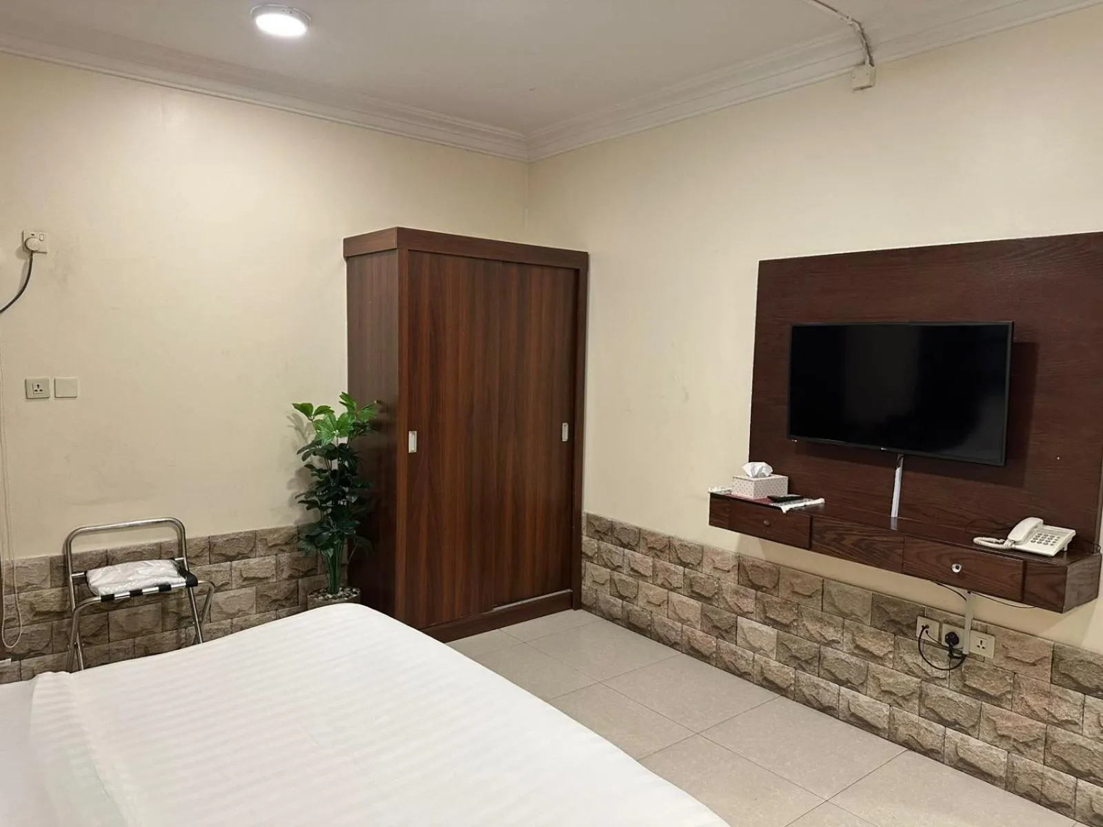 Bed in Almasa Al Khaleejia Serviced Apartments - الماسة الخليجية للشقق المخدومة