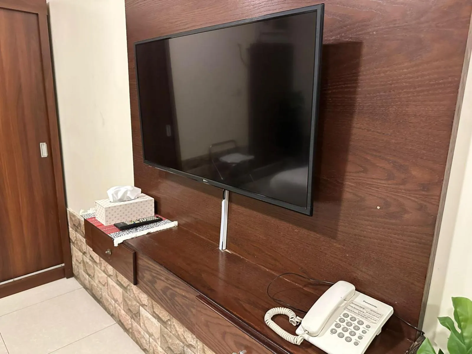 TV and multimedia in Almasa Al Khaleejia Serviced Apartments - الماسة الخليجية للشقق المخدومة
