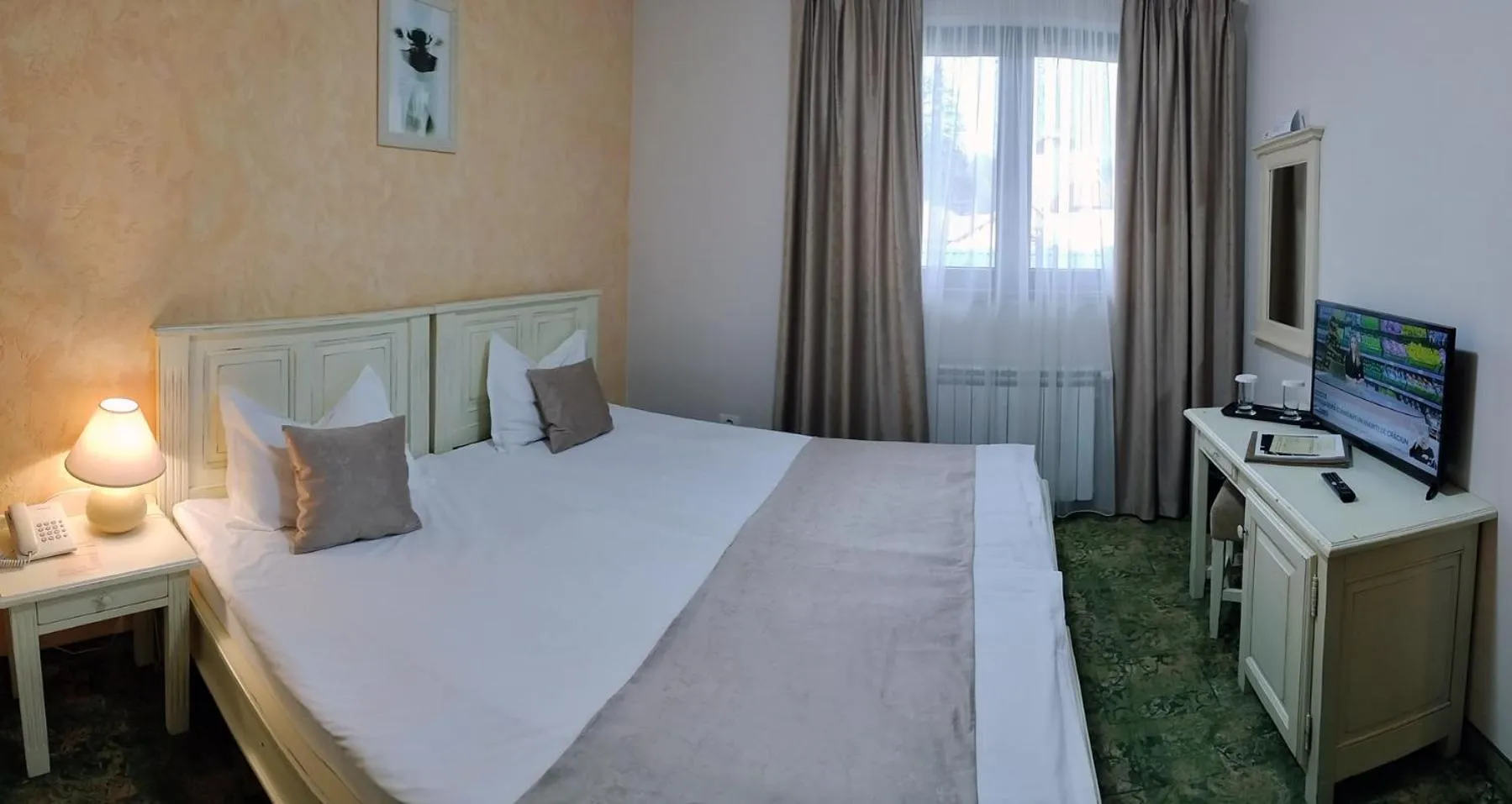 Bed in Hotel Bucegi