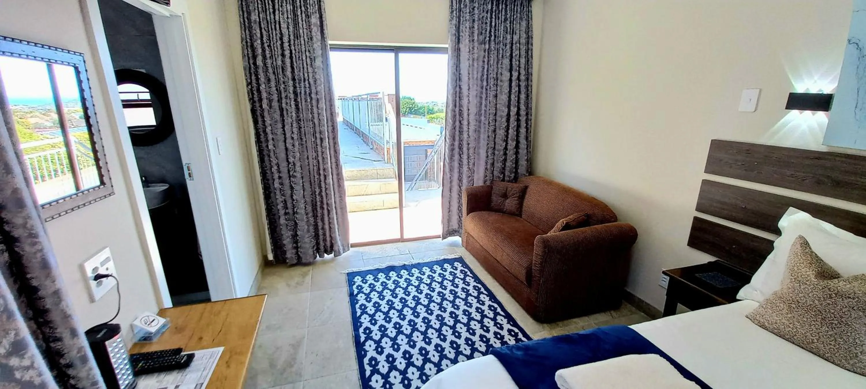 Bed in Blue Sea Guest House