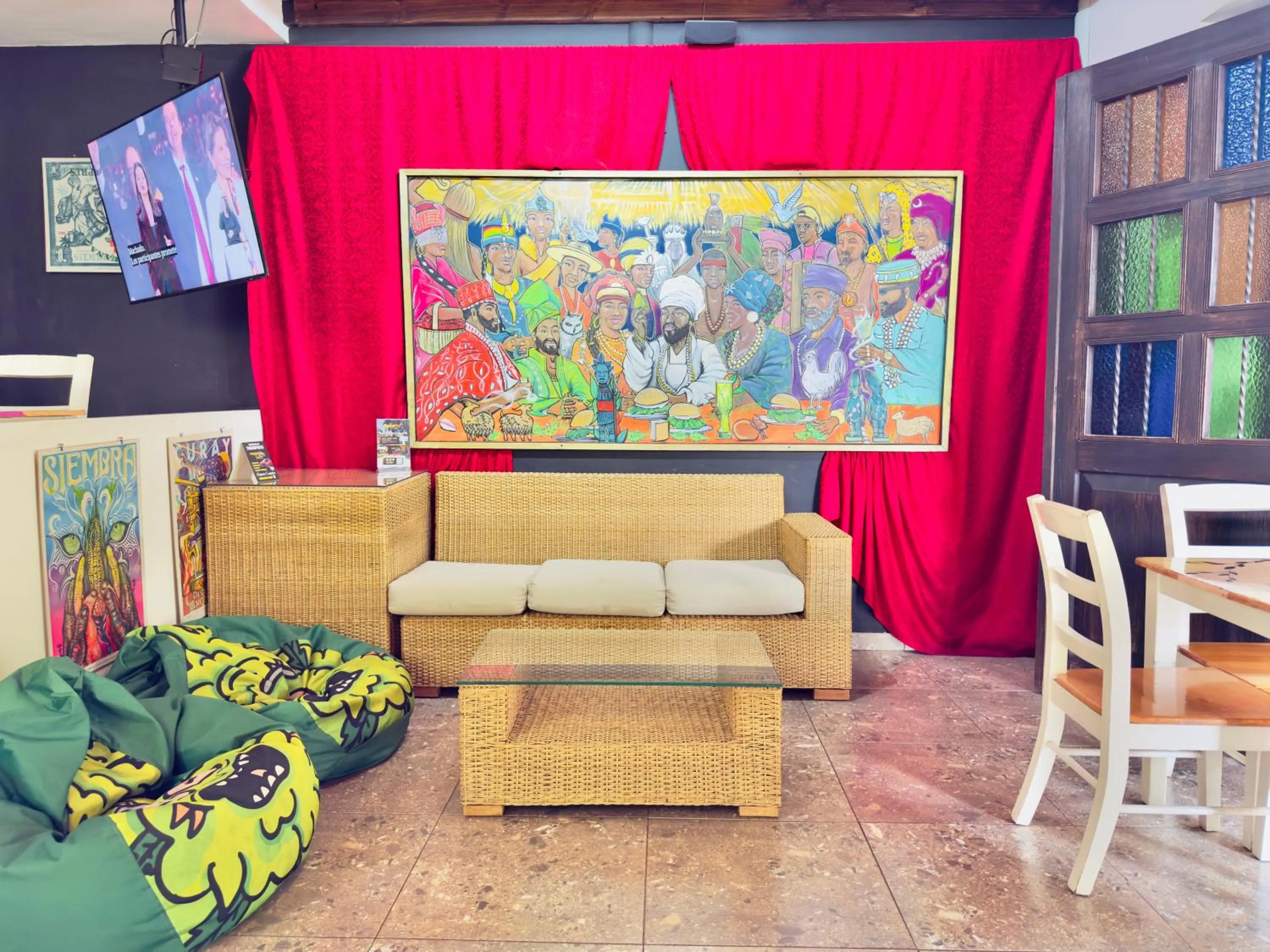 Restaurant/places to eat in Santiago DC Hotel