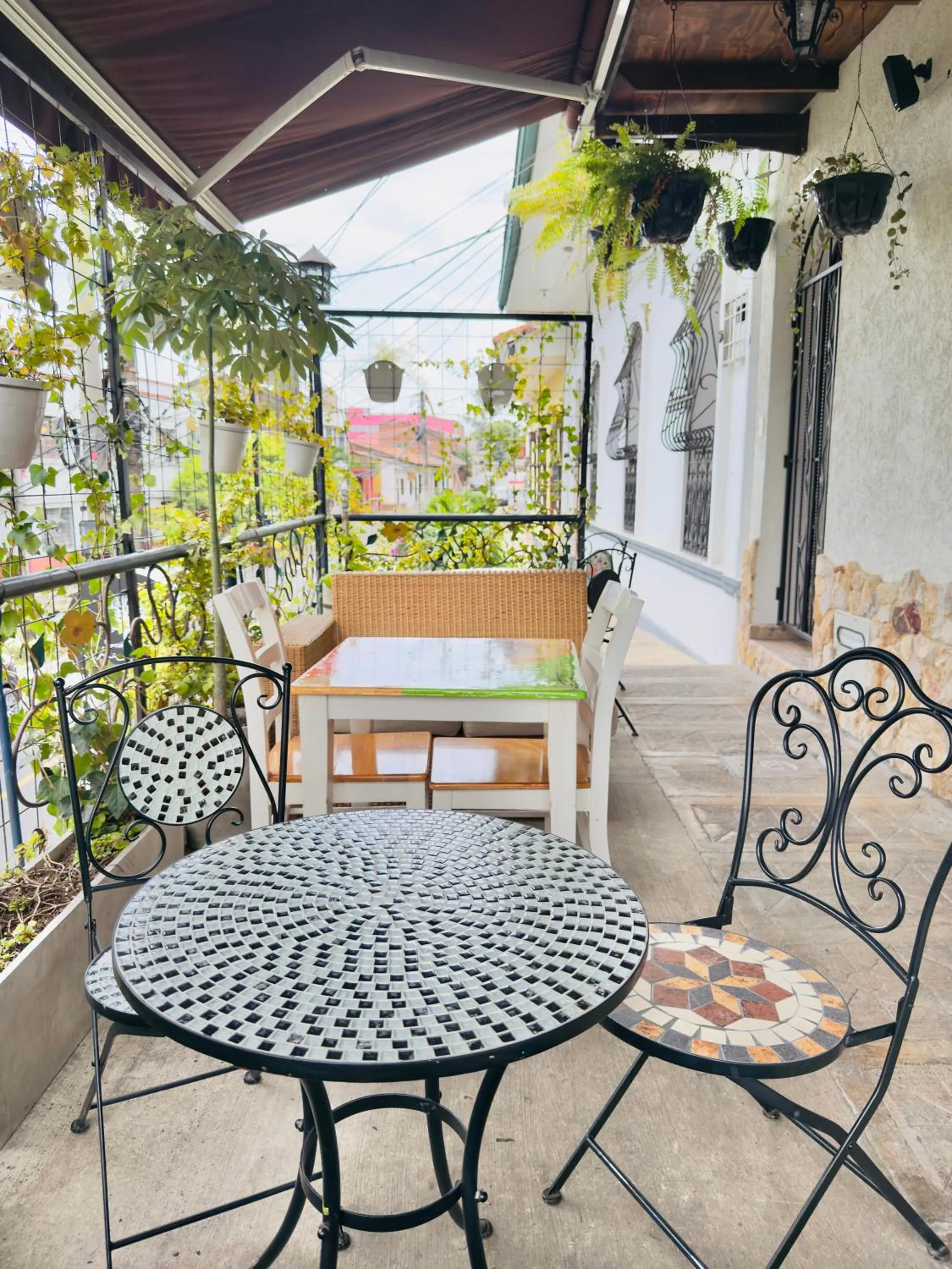 Restaurant/places to eat in Santiago DC Hotel