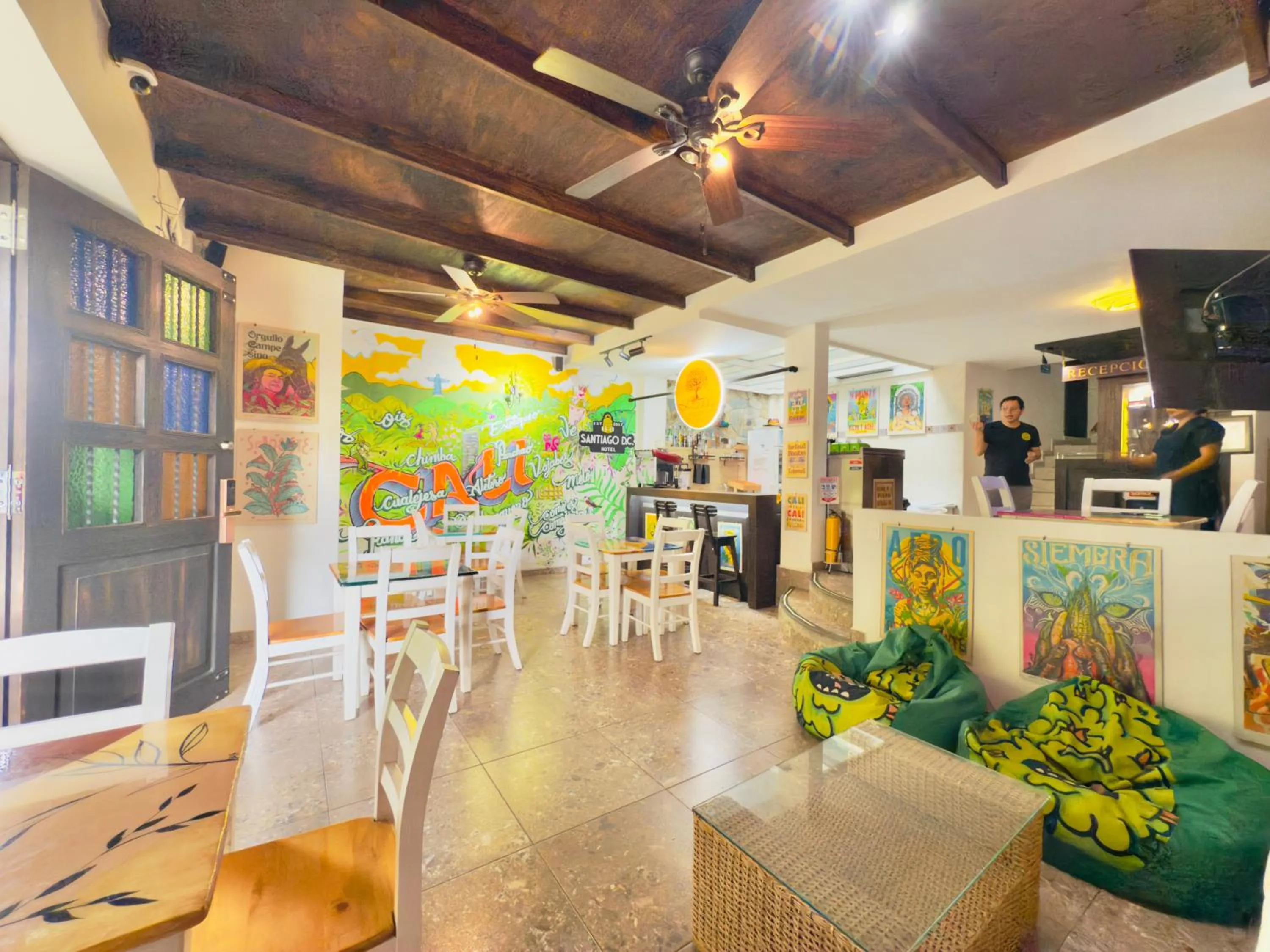 Restaurant/places to eat in Santiago DC Hotel