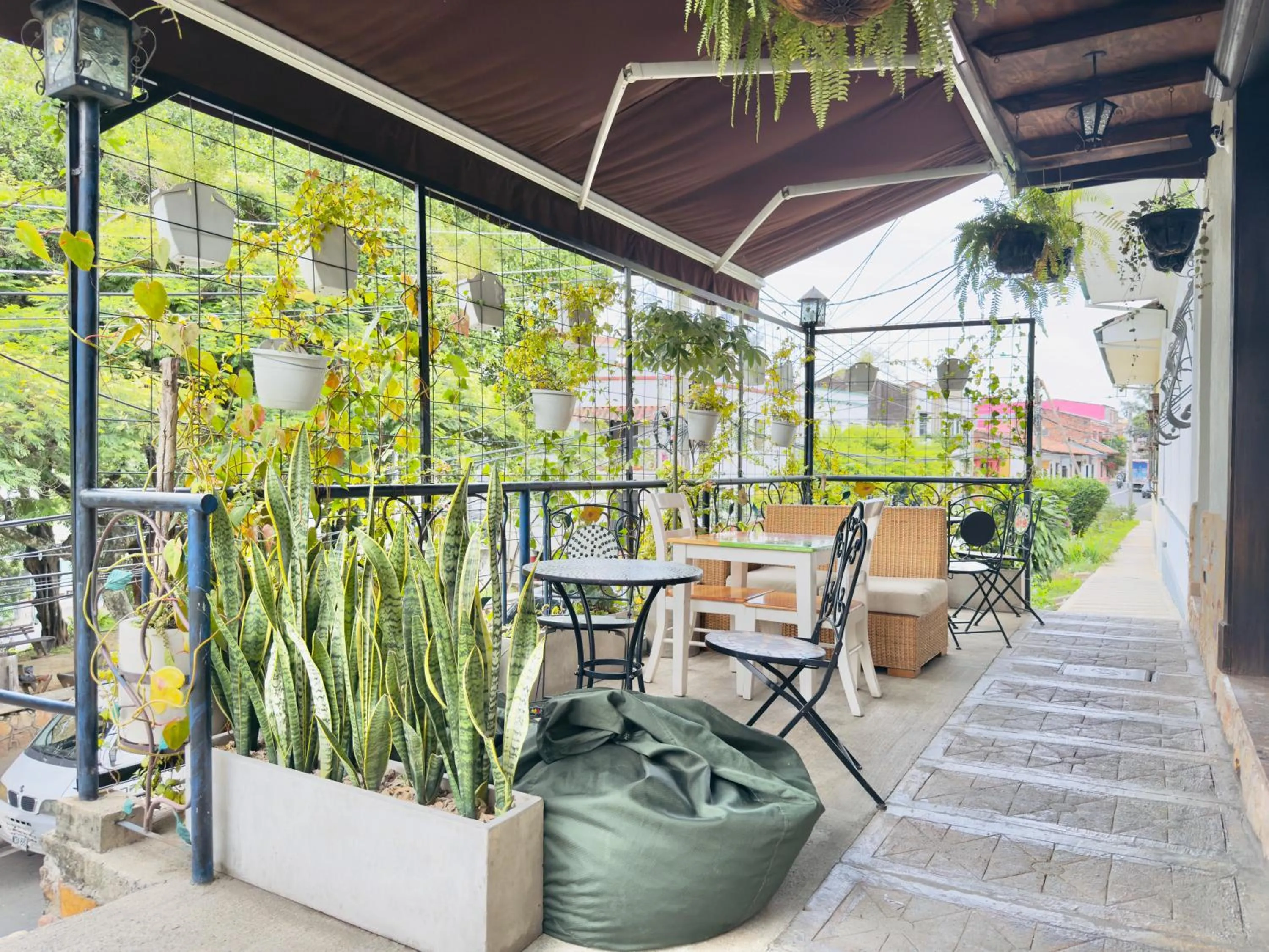 Restaurant/places to eat in Santiago DC Hotel